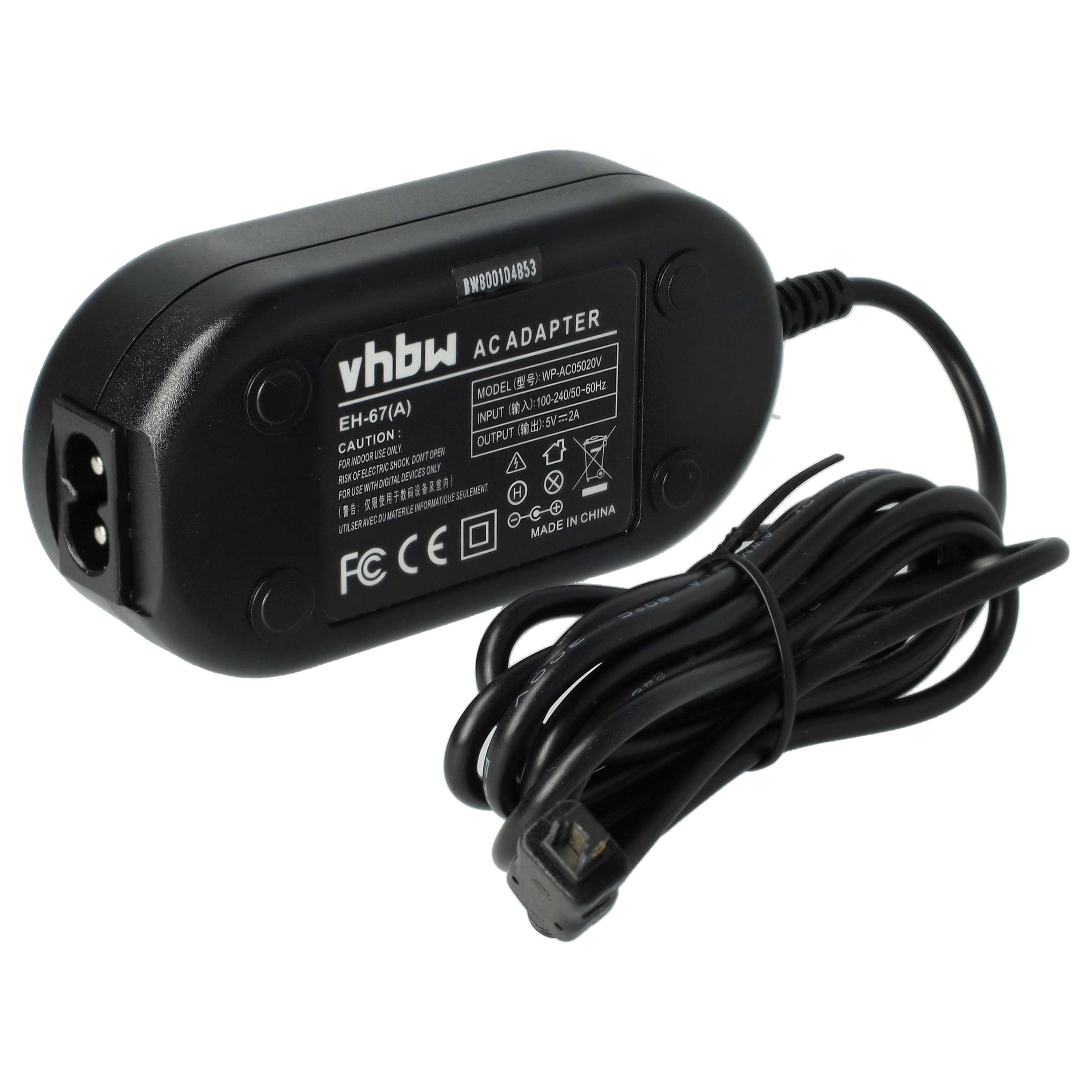 Ein schwarzes AC-Adapter mit Etikett, Netzkabel und Stecker. Der Adapter hat Text und Symbole.