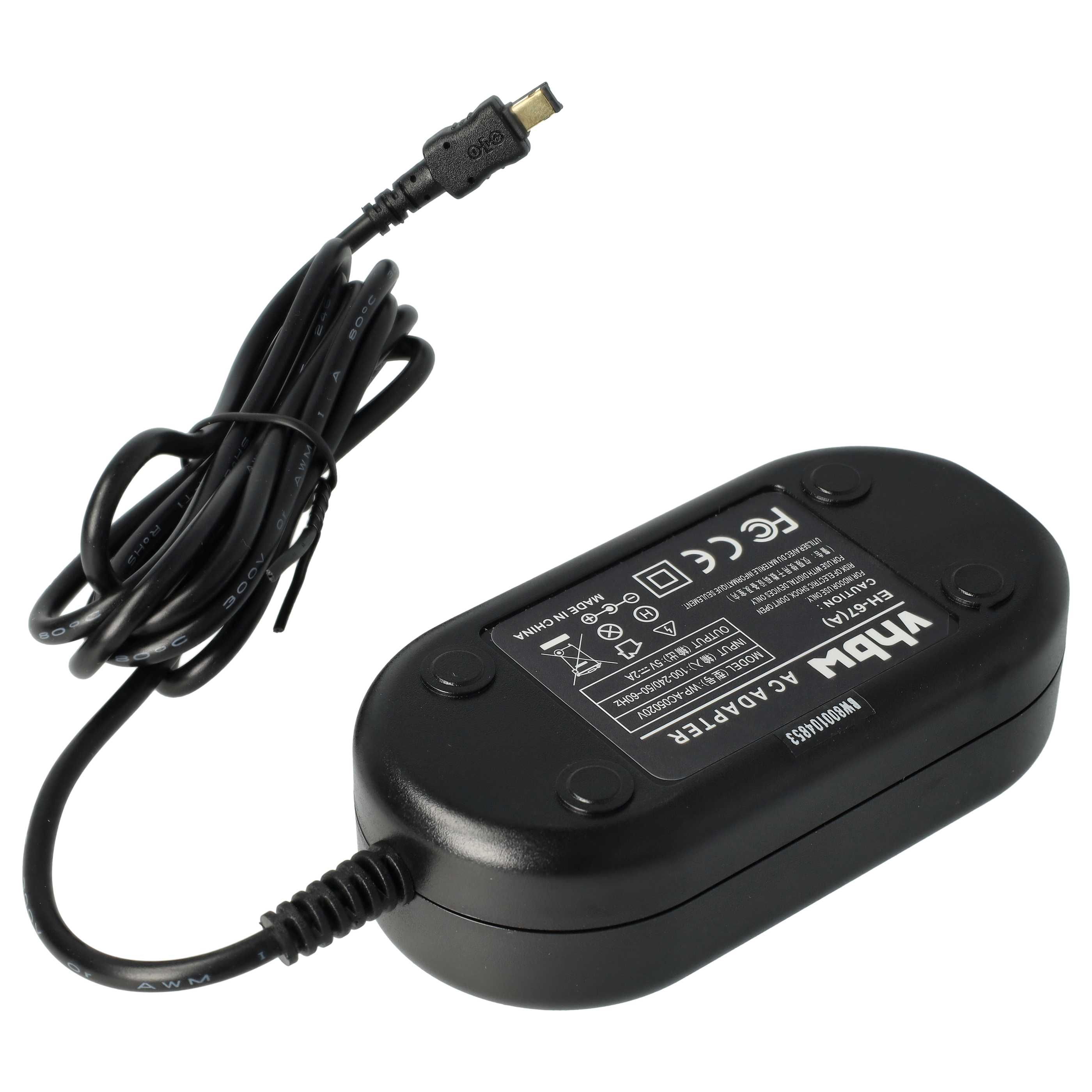 Schwarzes AC-Netzteil mit schwarzem Kabel und USB-Anschluss. Der Adapter hat Etiketten und wurde in China hergestellt.