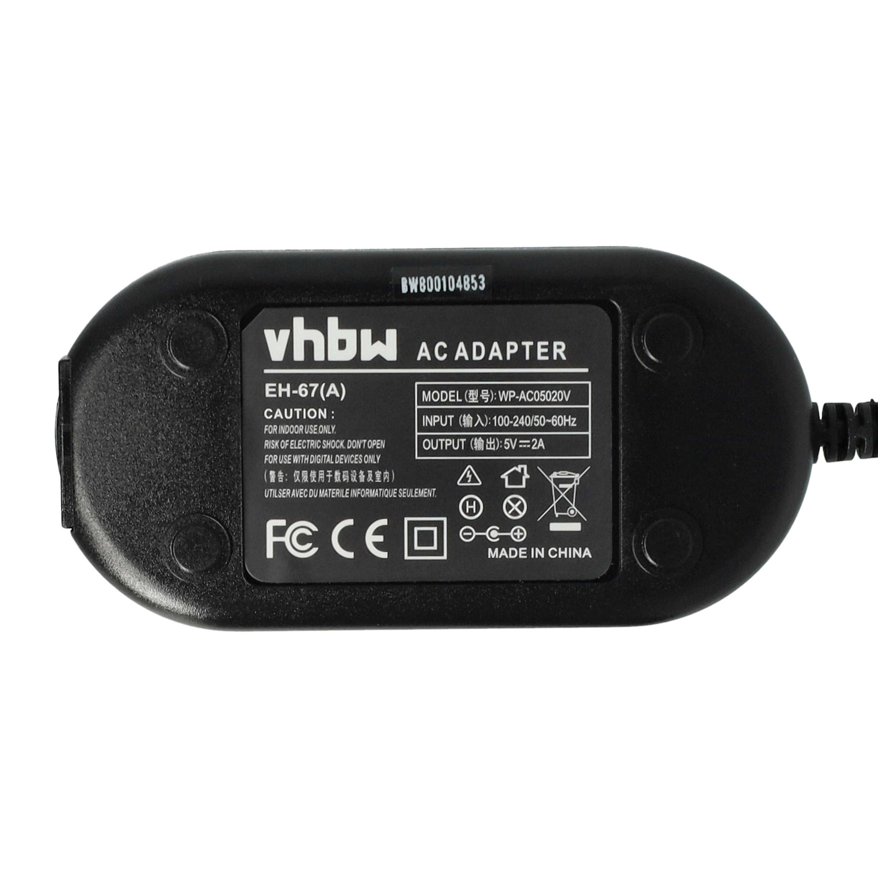 Schwarzer AC-Adapter mit weißem Text. Er lautet 'vhbw AC ADAPTER EH-67(A)'. Enthält Eingangs- und Ausgangsdetails und Sicherheitssymbole.