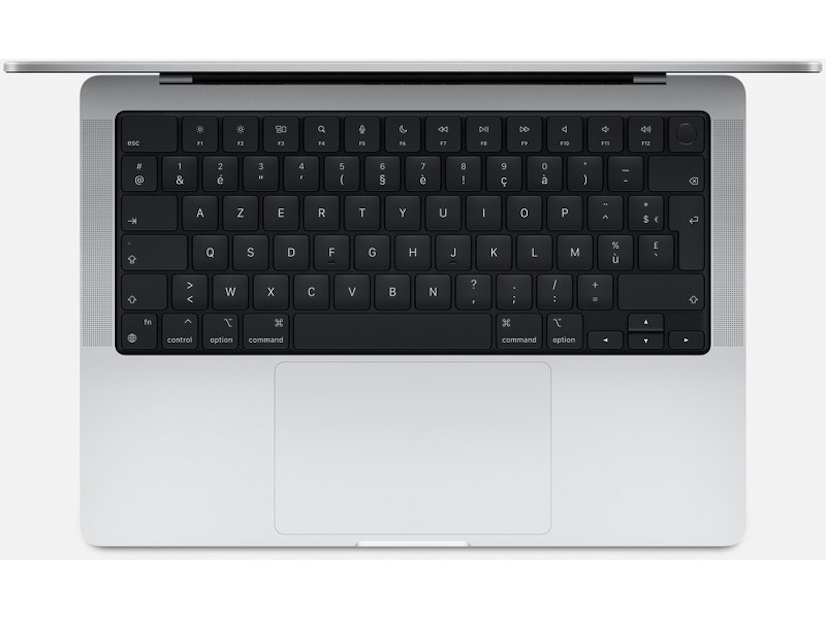 Otwarty srebrny laptop, czarna klawiatura z białymi klawiszami i biały gładzik.