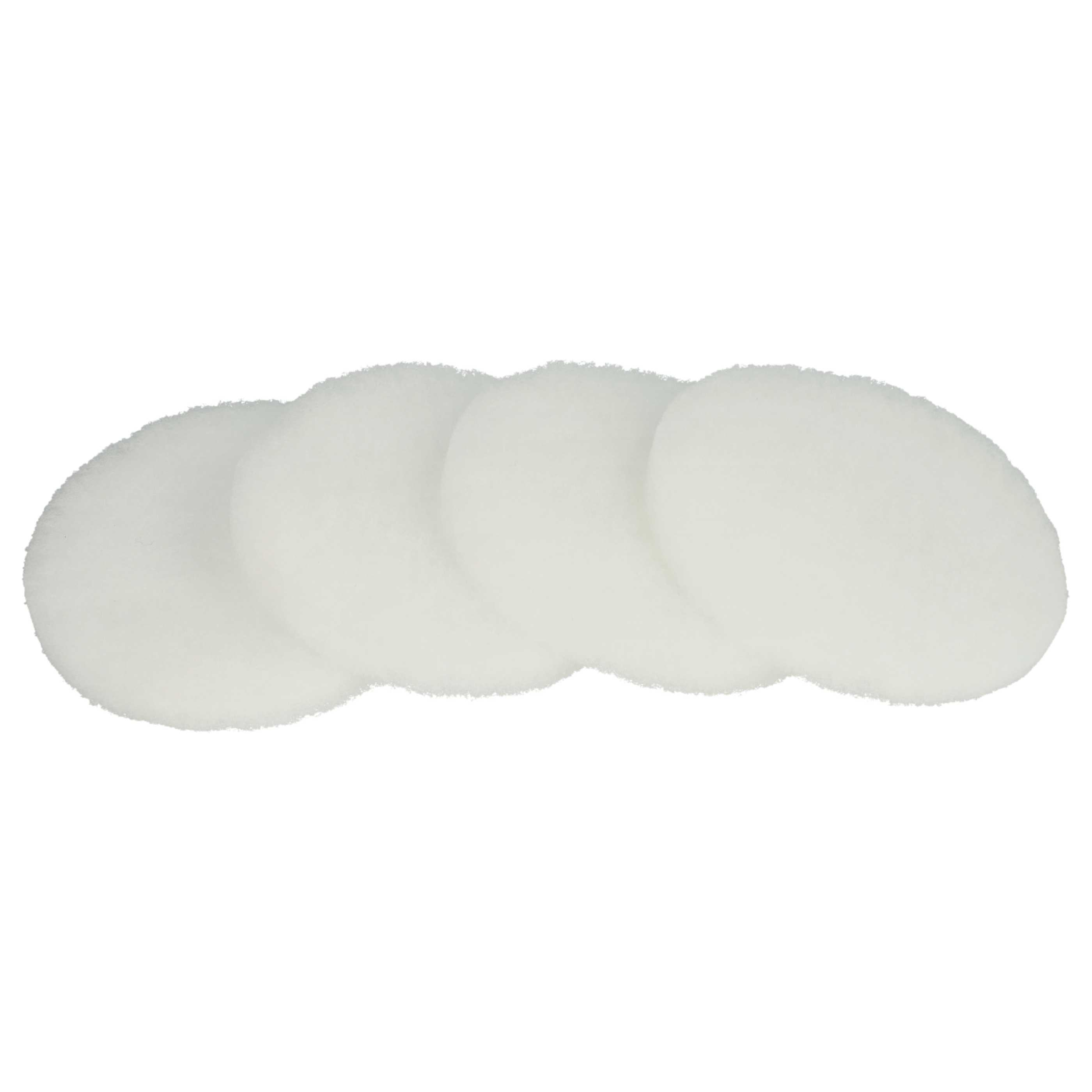 Vier weiße, runde, flauschige Pads, die in einer Reihe vor einem weißen Hintergrund angeordnet sind. Sie wirken weich und strukturiert.