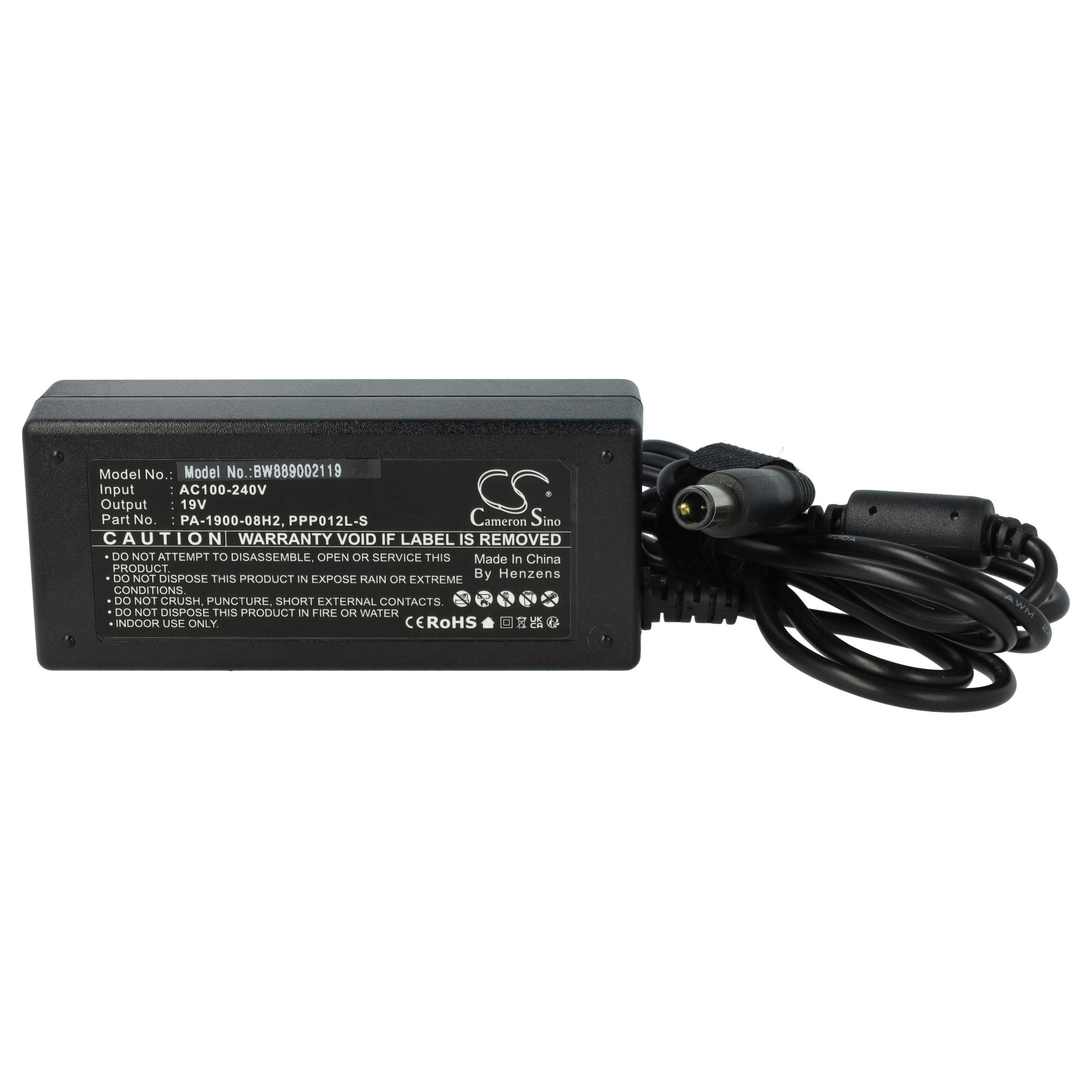 Ein schwarzer AC-Adapter mit Kabel, Spezifikationen und Sicherheitshinweisen auf der Oberfläche.
