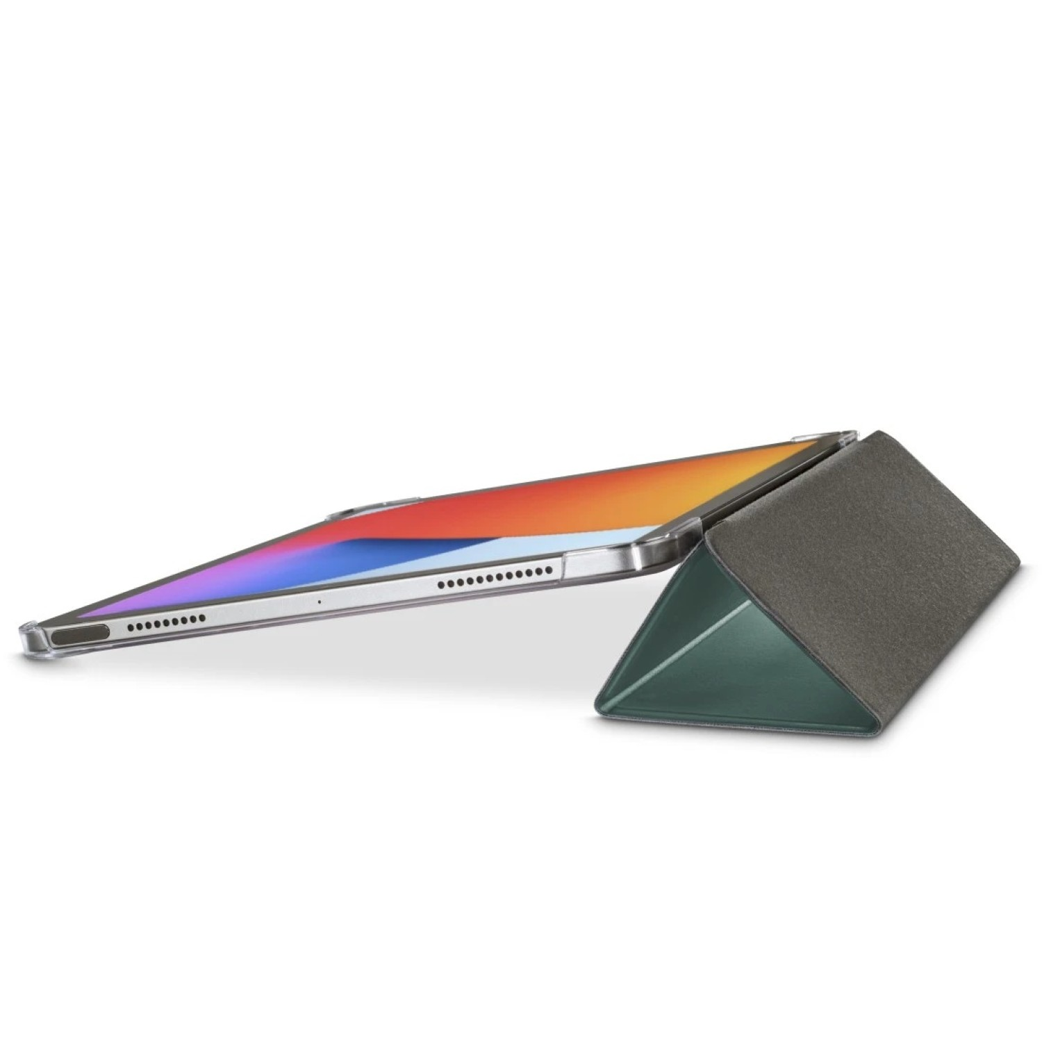 iPad podparty zielono-szarą okładką. Ekran wyświetla pomarańczowy, niebieski i biały gradient. Białe tło.