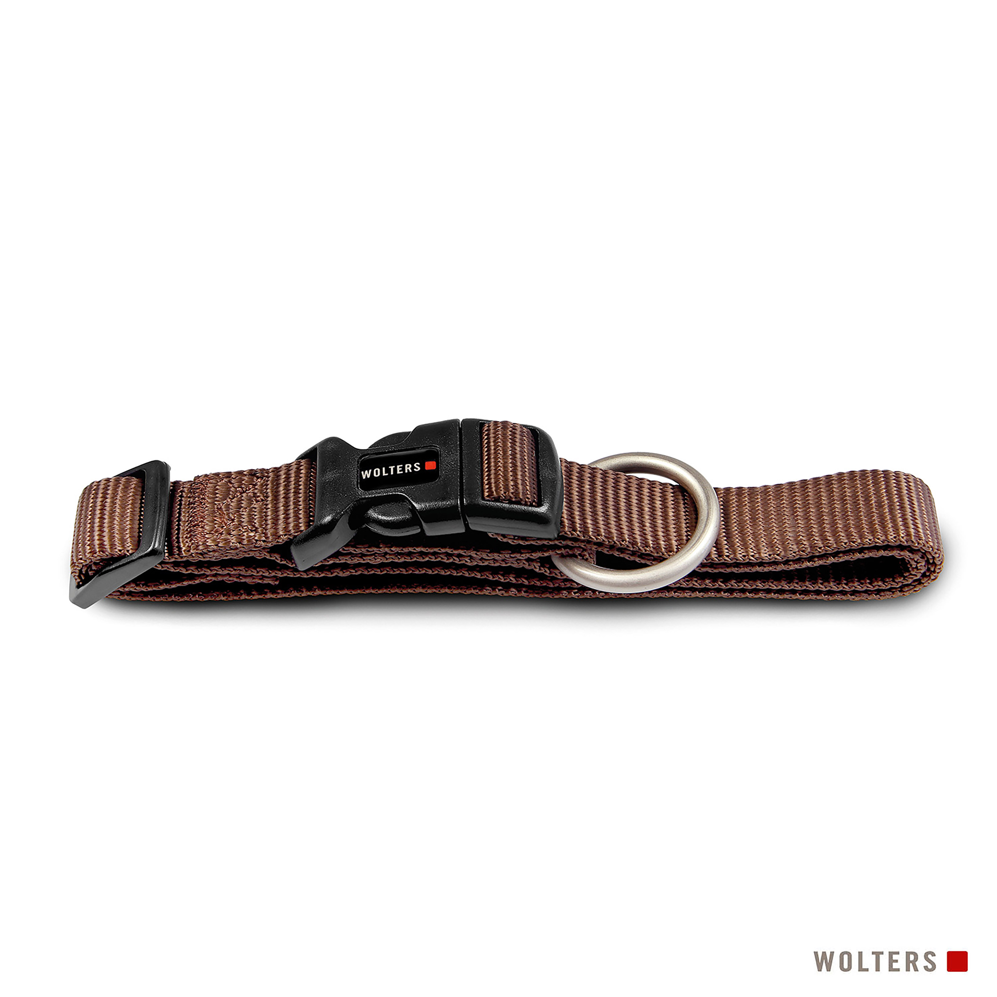 Ein braunes Hundehalsband mit schwarzer Schnalle und silbernem Ring, vor weißem Hintergrund. Die Marke ist WOLTERS.