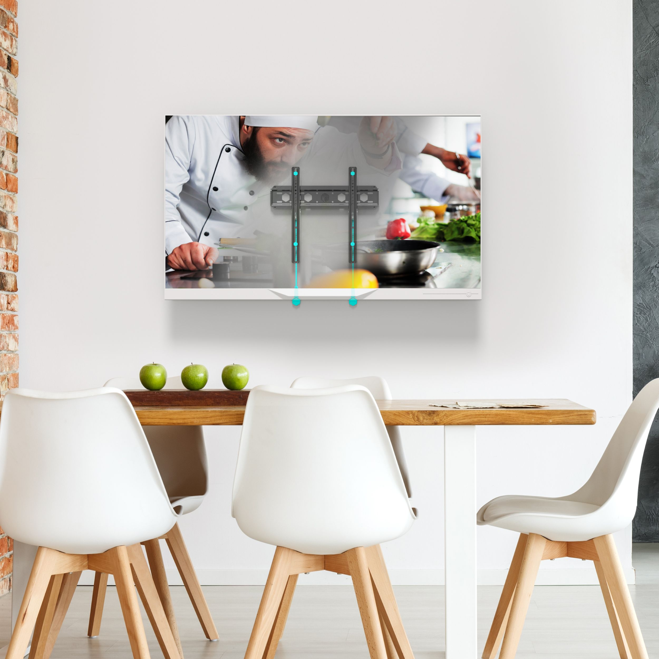 Scena jadalni z ekranem pokazującym szefa kuchni. Zielone jabłka na drewnianym stole. Białe krzesła.