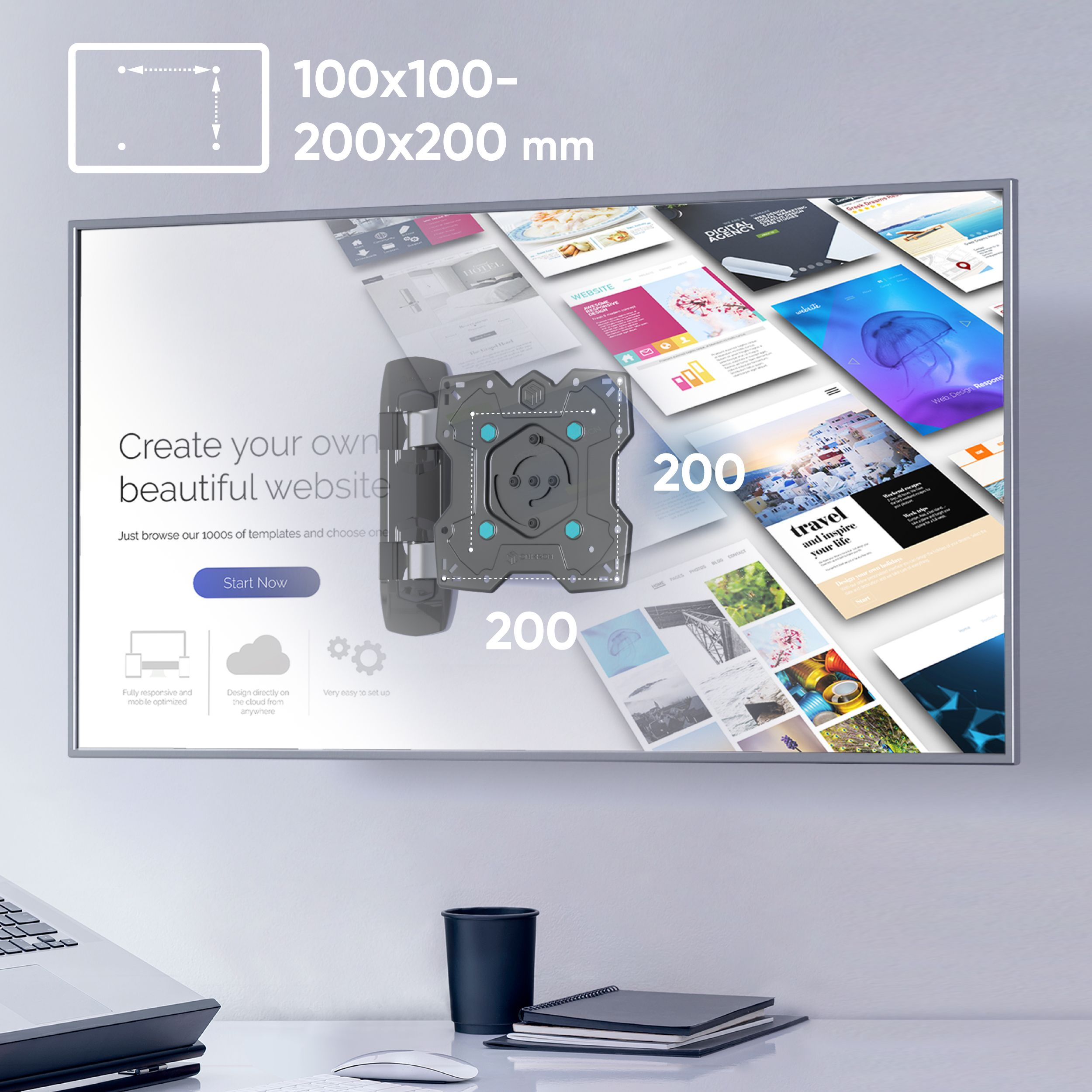 Ekran wyświetla szablony stron internetowych. Wspornik jest zamontowany na ekranie. Kubek, notatniki i laptop są na biurku.