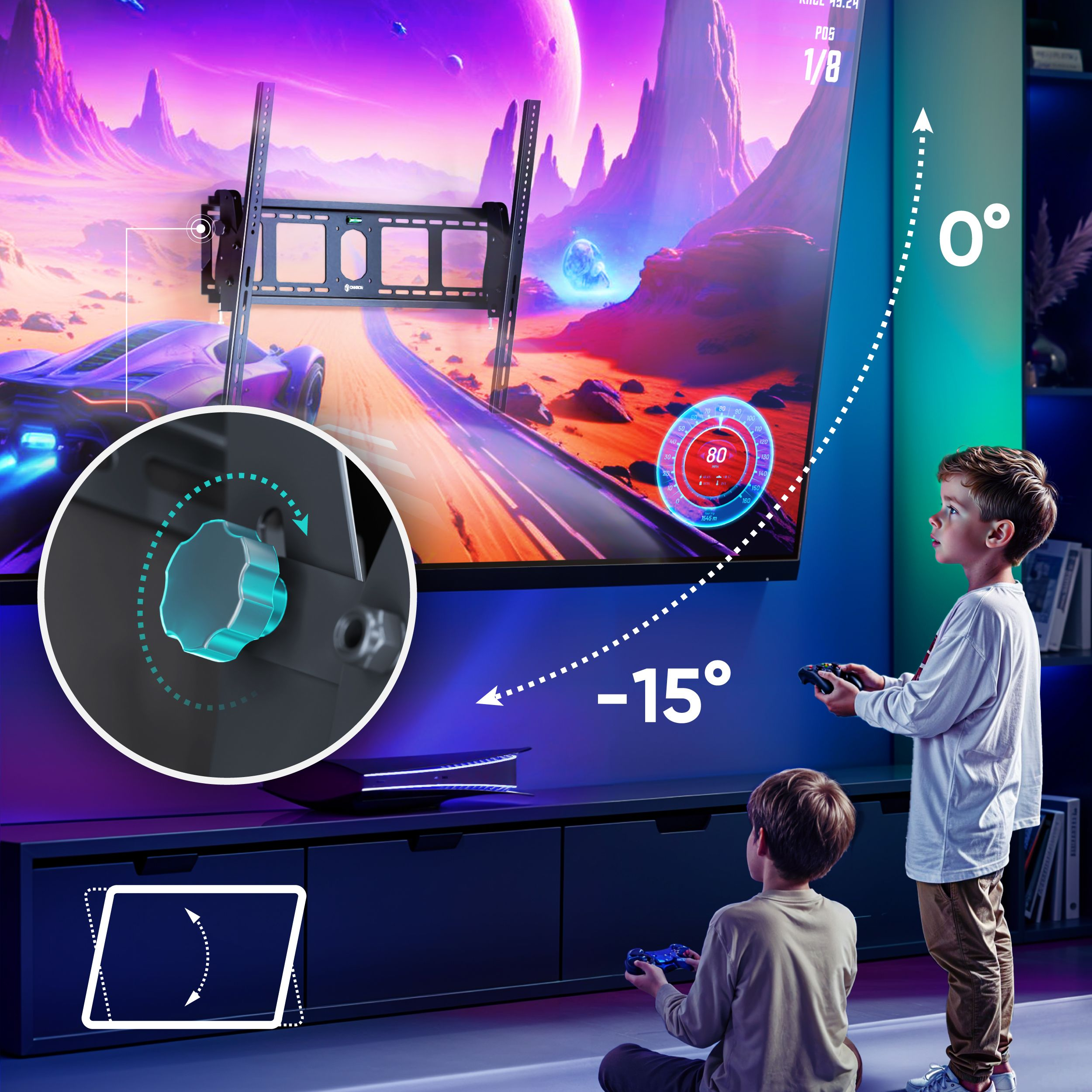 Dwóch chłopców gra w gry wideo w pokoju. Uchwyt TV jest pokazany z kątami regulacji. Telewizor wyświetla grę wyścigową.