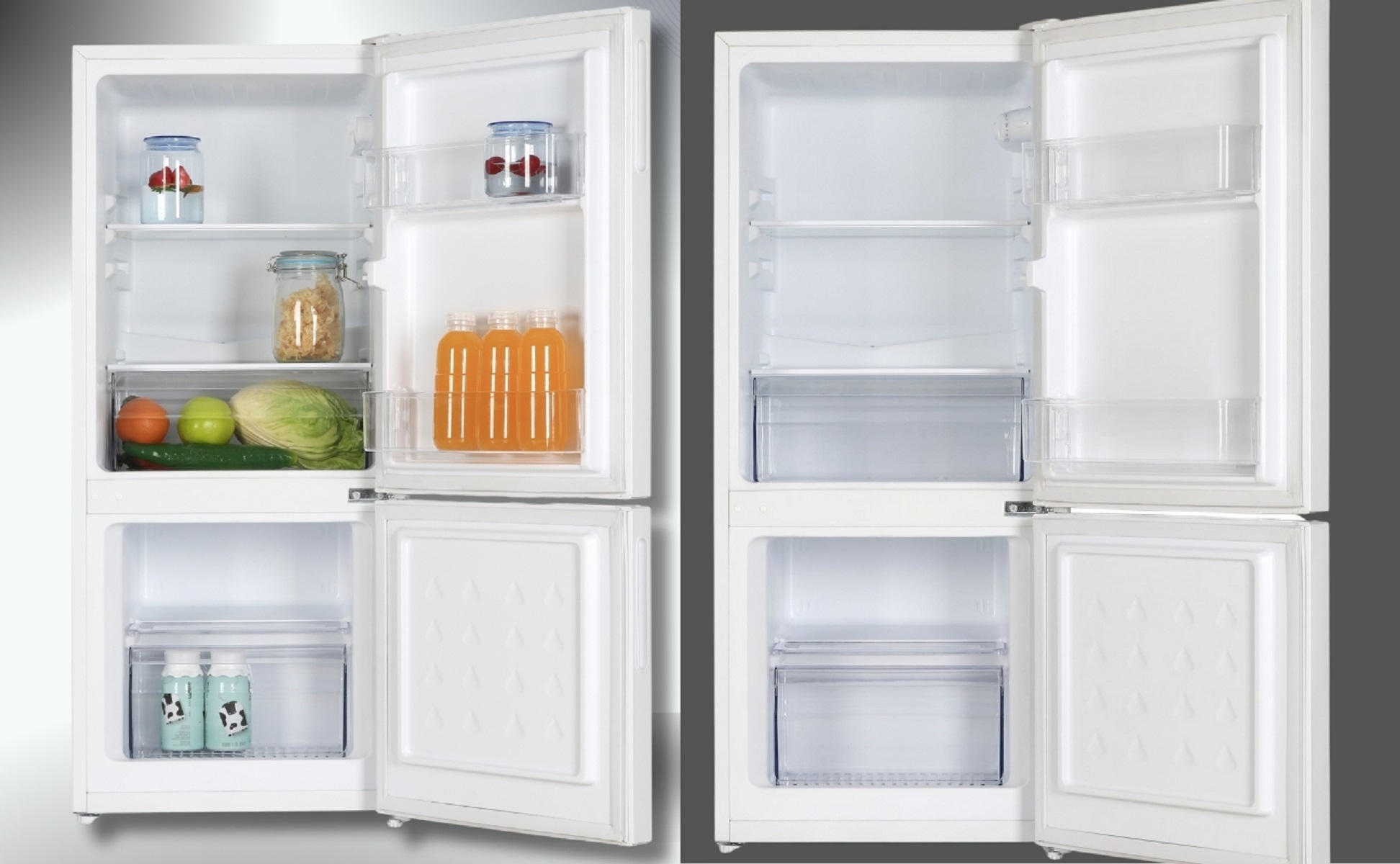 Offener weißer Kühlschrank mit Essen. Gläser, Saftflaschen, Obst und Gemüse sind sichtbar. Die andere Seite ist leer.