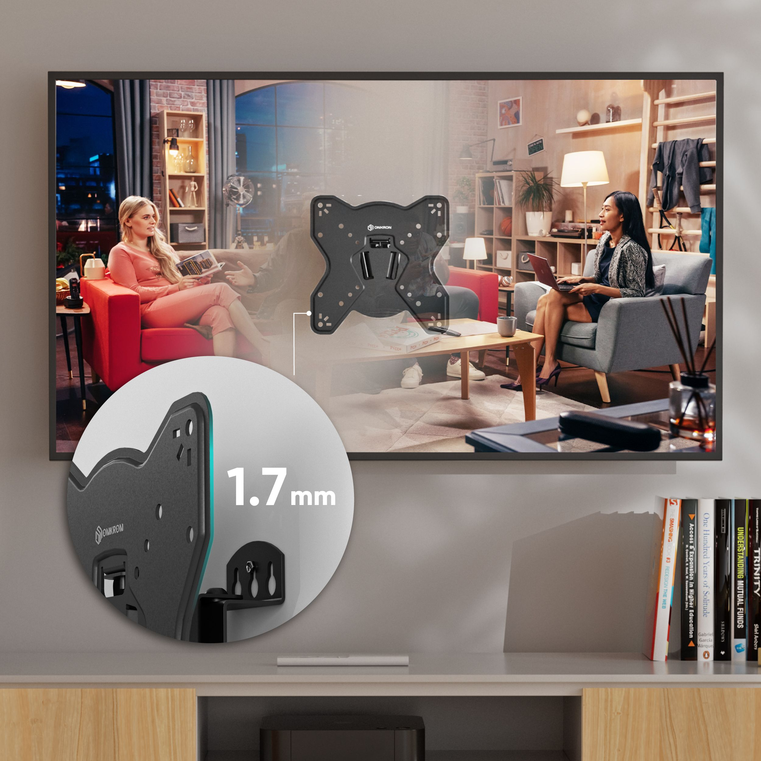 Ekran telewizora pokazuje pokój z dwiema kobietami. Uchwyt ścienny do telewizora jest podświetlony. Zbliżenie pokazuje jego konstrukcję i wymiary.