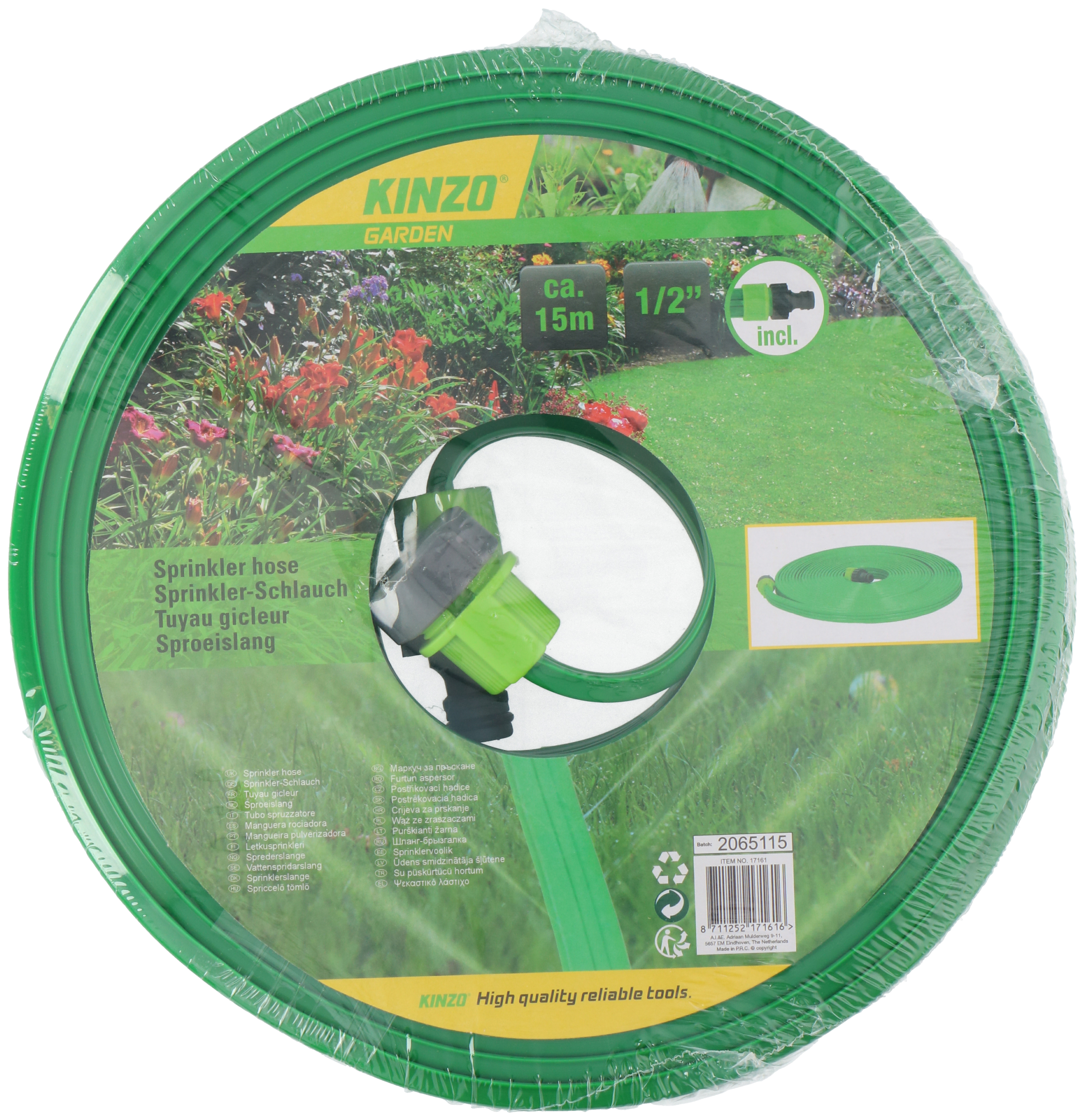 Groene tuinslang in verpakking, met productdetails en het merk Kinzo Garden.
