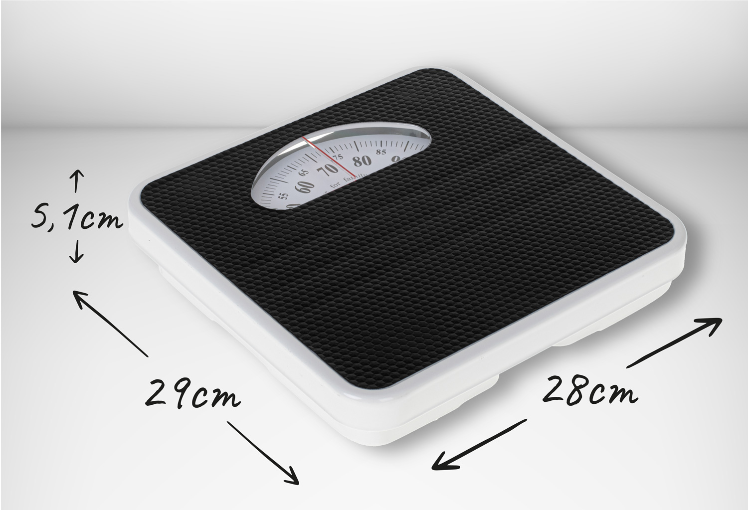 Eine schwarz-weiße Personenwaage mit Maßangaben. Die Waage zeigt ein Gewicht von etwa 75 kg an.