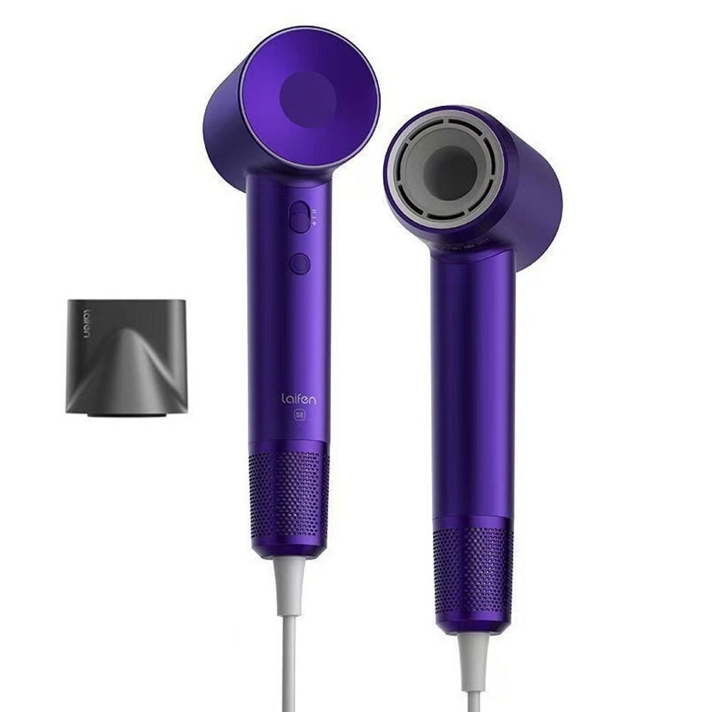 Due asciugacapelli viola con un accessorio nero, il tutto su sfondo bianco. Un asciugacapelli è rivolto verso lo spettatore.