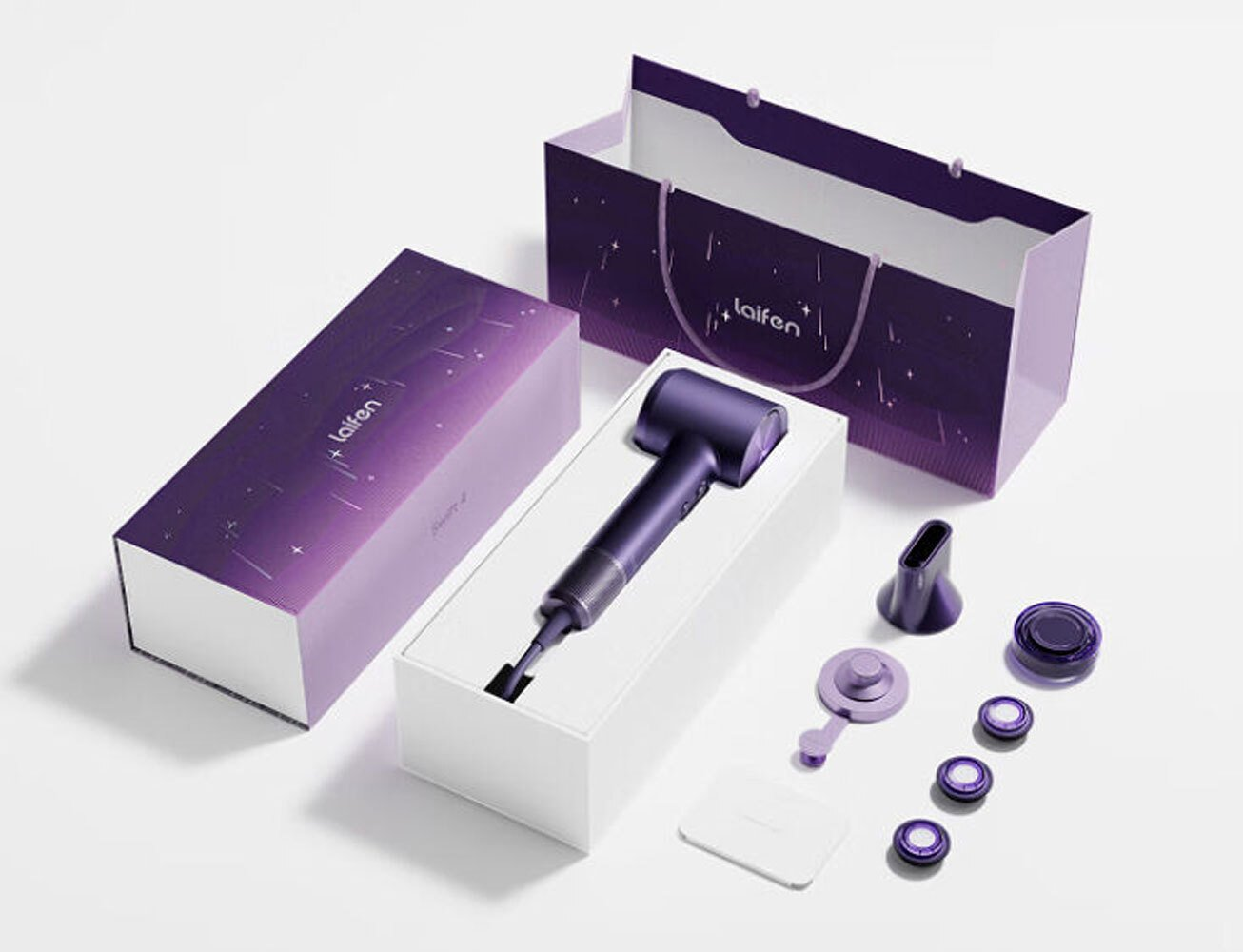 Un asciugacapelli viola con accessori, nella sua scatola e borsa della spesa, su una superficie bianca. Marchio: laifen.