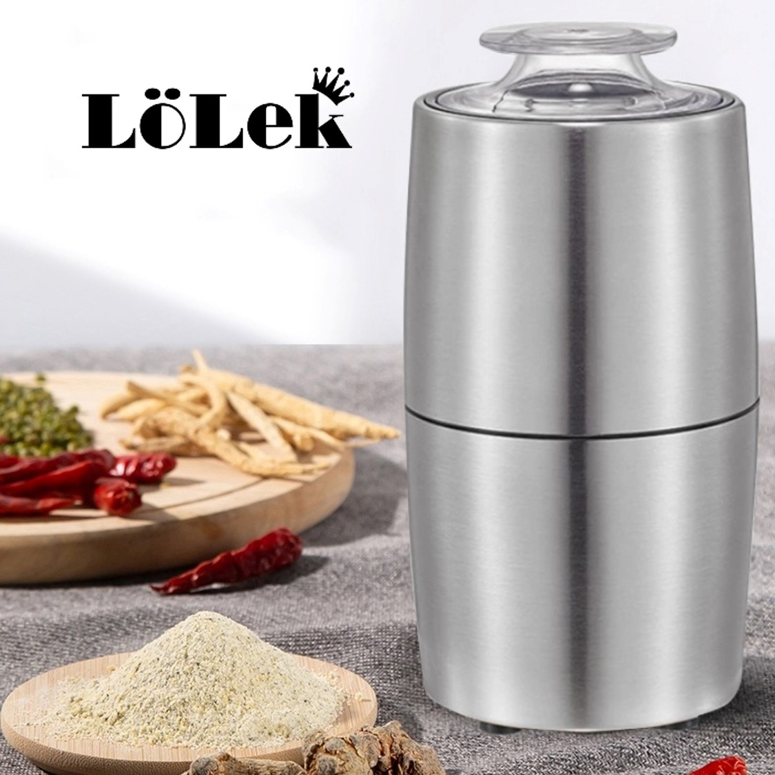 Un molinillo de acero inoxidable se encuentra cerca de una tabla de madera con especias y un cuenco pequeño con polvo. El logo "Lölek" es visible.