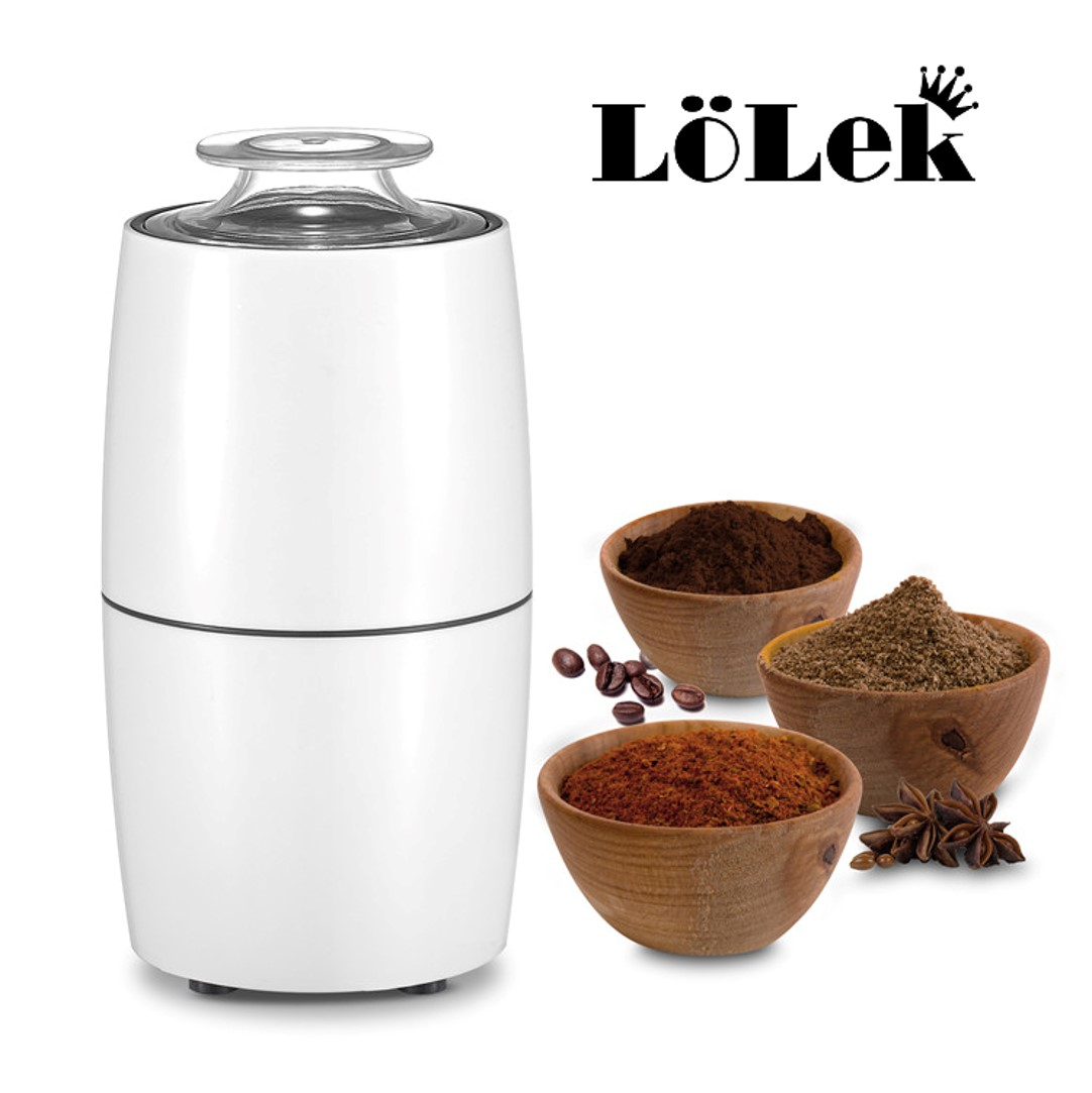 Molinillo de café blanco junto a cuencos con especias y granos de café. El logo 'Lölek' está en la esquina superior derecha.