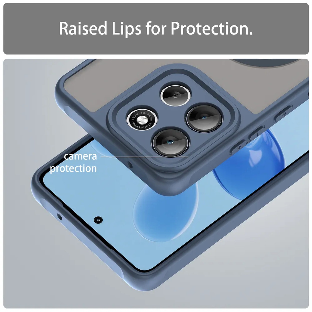 Een blauwe telefoonhoes met camerabescherming wordt getoond. Deze is geplaatst over een telefoon met een lichtblauw scherm. De hoes heeft opstaande randen.
