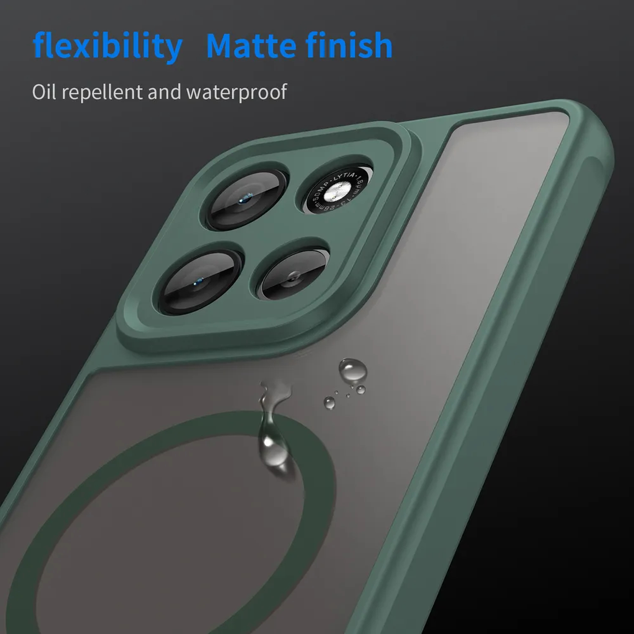 Groene telefoonhoes met cameralenzen, waterdruppels en matte afwerking. Het heeft een magnetische ring. De achtergrond is donkergrijs.