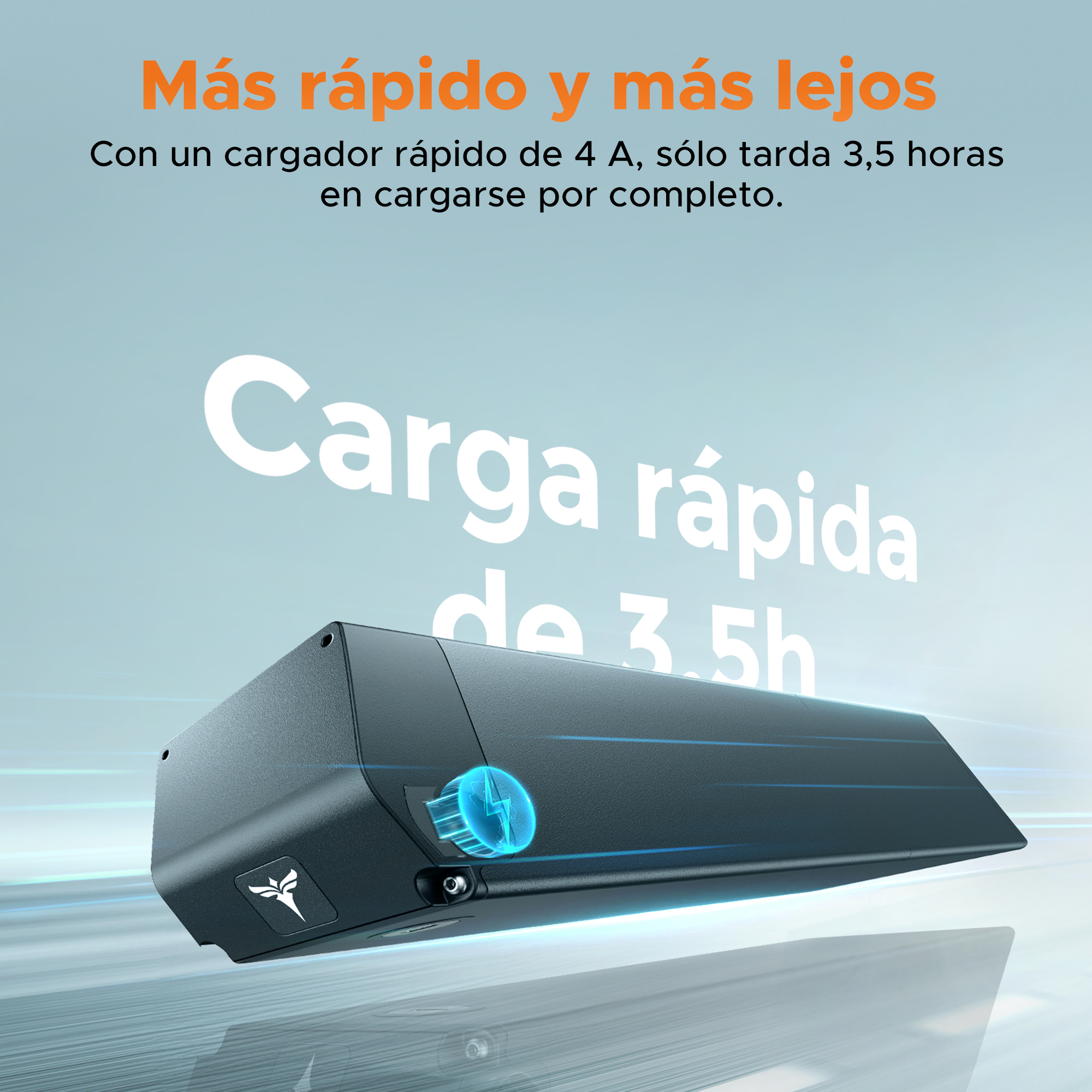 Un power bank nero con un'icona a forma di fulmine blu, testo in spagnolo: 'Ricarica rapida di 3,5 ore'.