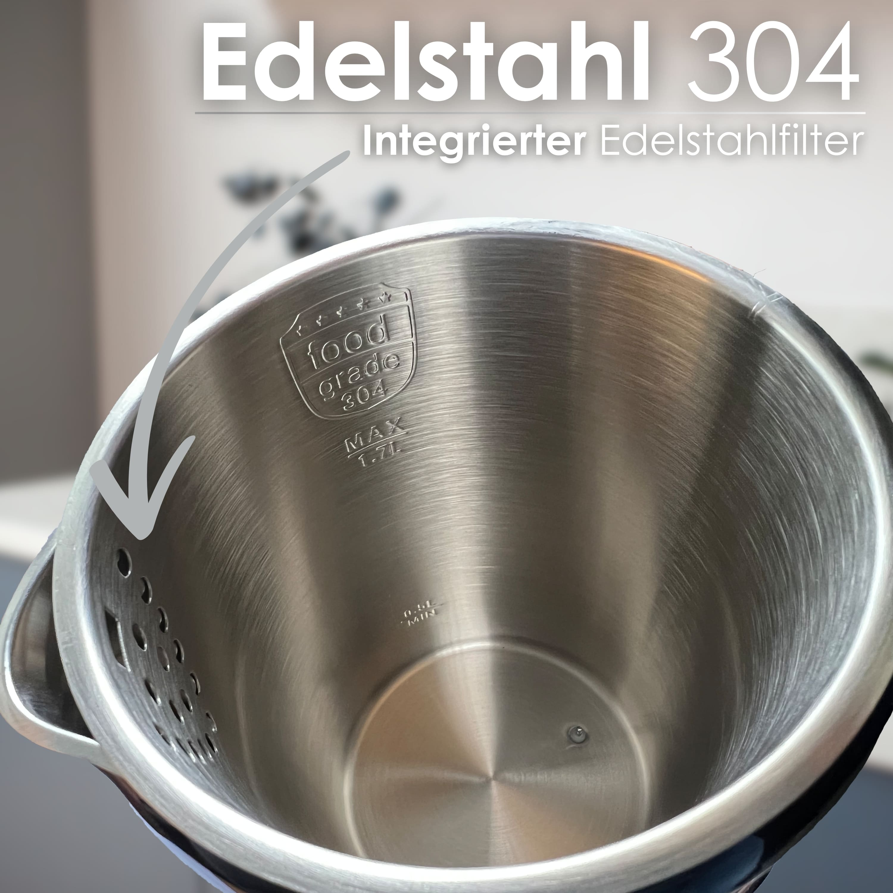 Nahaufnahme eines Edelstahlkessel-Innenraums. Text sagt 'Edelstahl 304' und 'Food Grade 304'. Mit Min-/Max-Pegeln markiert.
