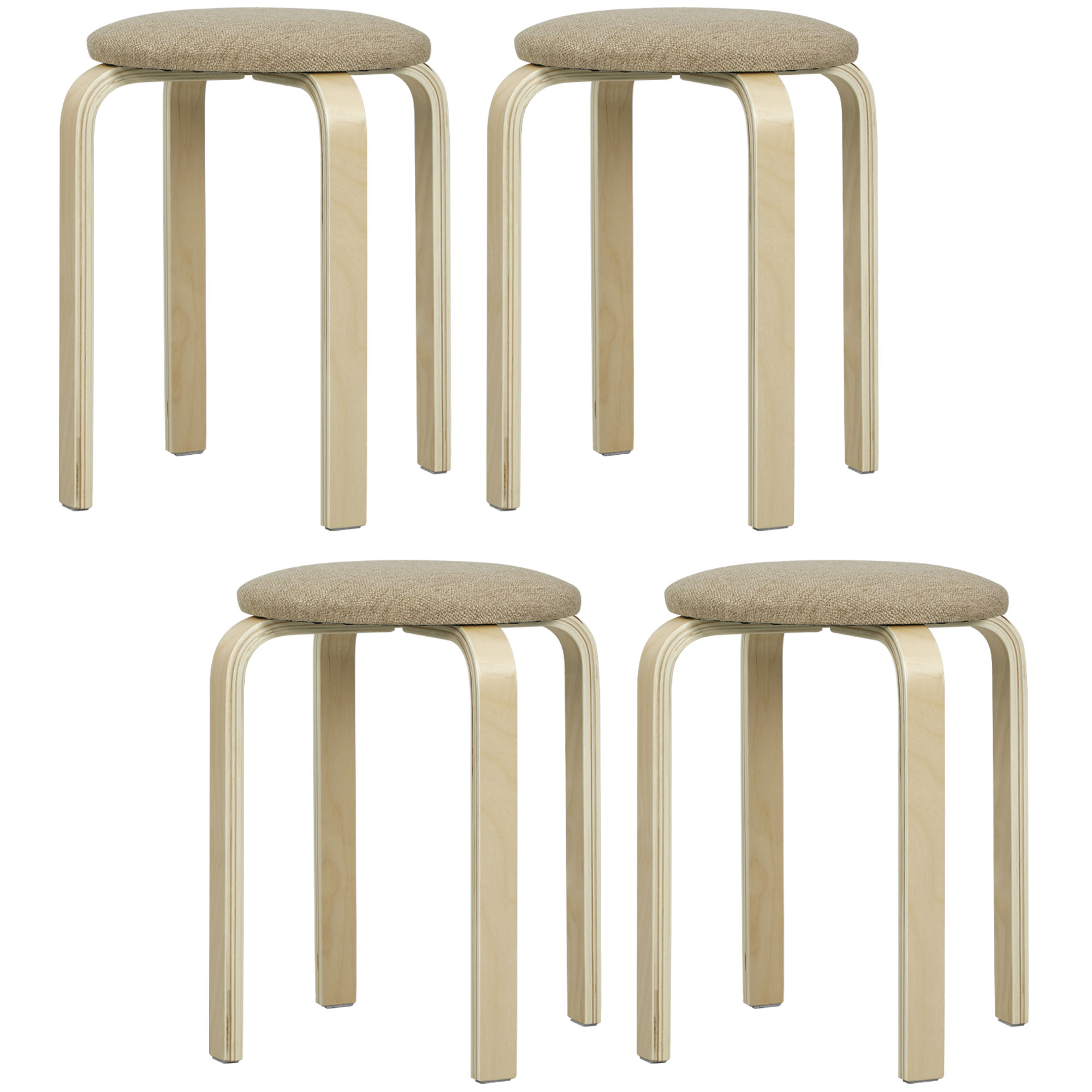 Quattro sgabelli in legno chiaro con sedute in tessuto beige su sfondo bianco. Ognuno ha gambe curve e seduta rotonda.