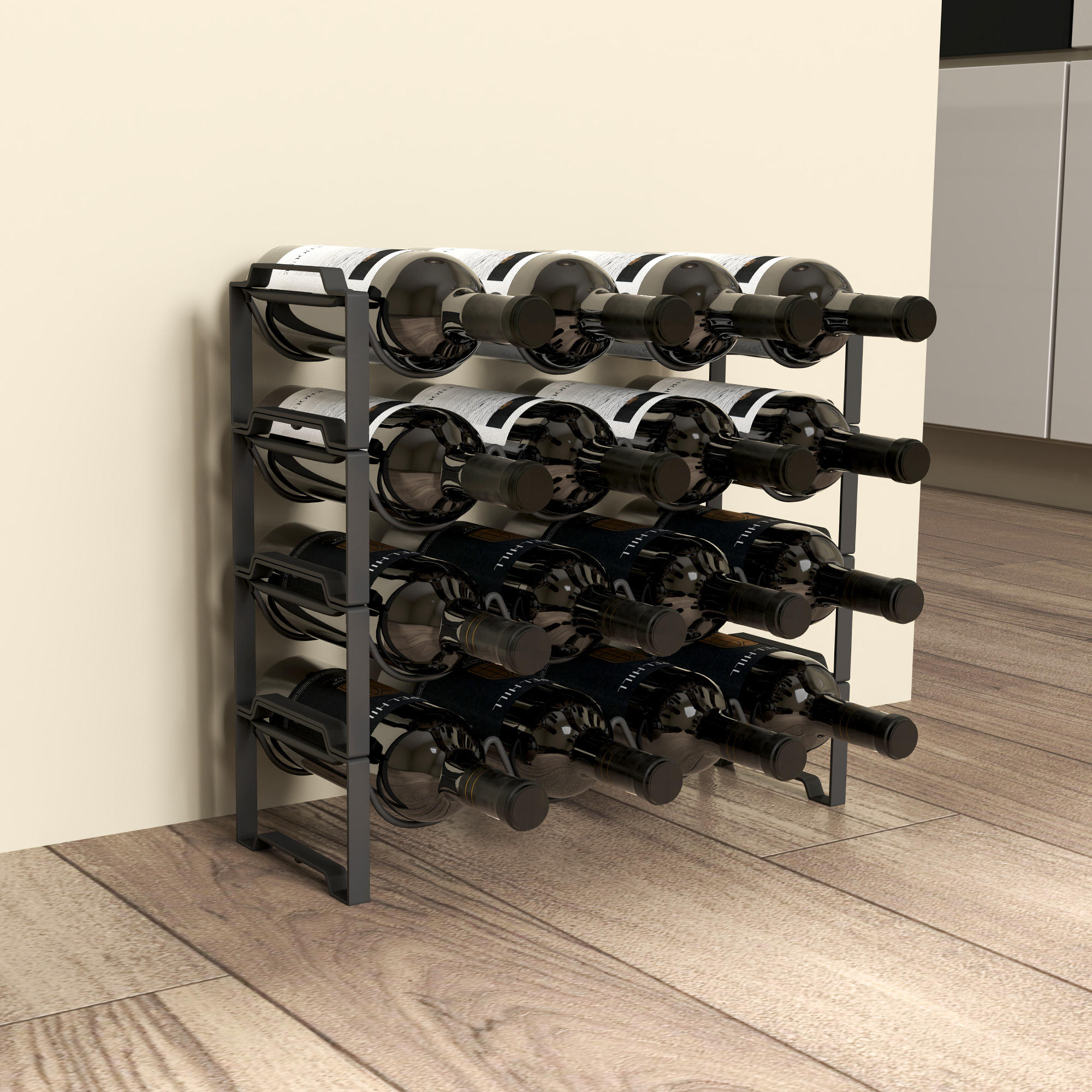 Una cantinetta con 12 bottiglie di vino. Il portabottiglie è metallico e le bottiglie sono scure con etichette bianche.