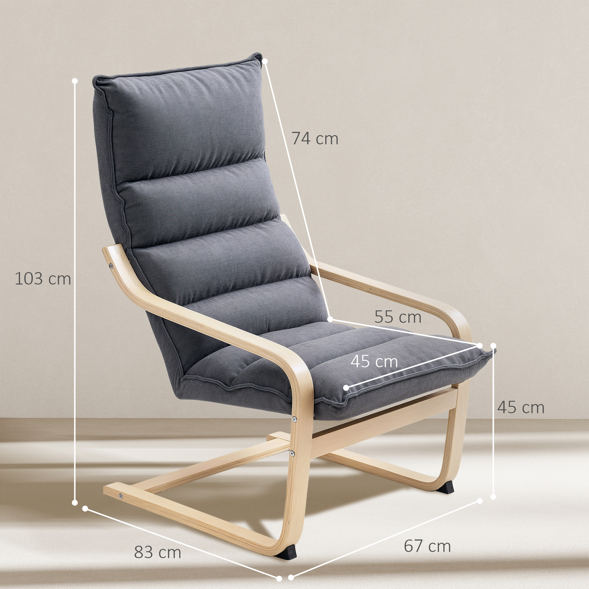 Una poltrona grigia con struttura in legno chiaro. Dimensioni: 103cm altezza, 74cm schienale, 55cm seduta, 45cm profondità.