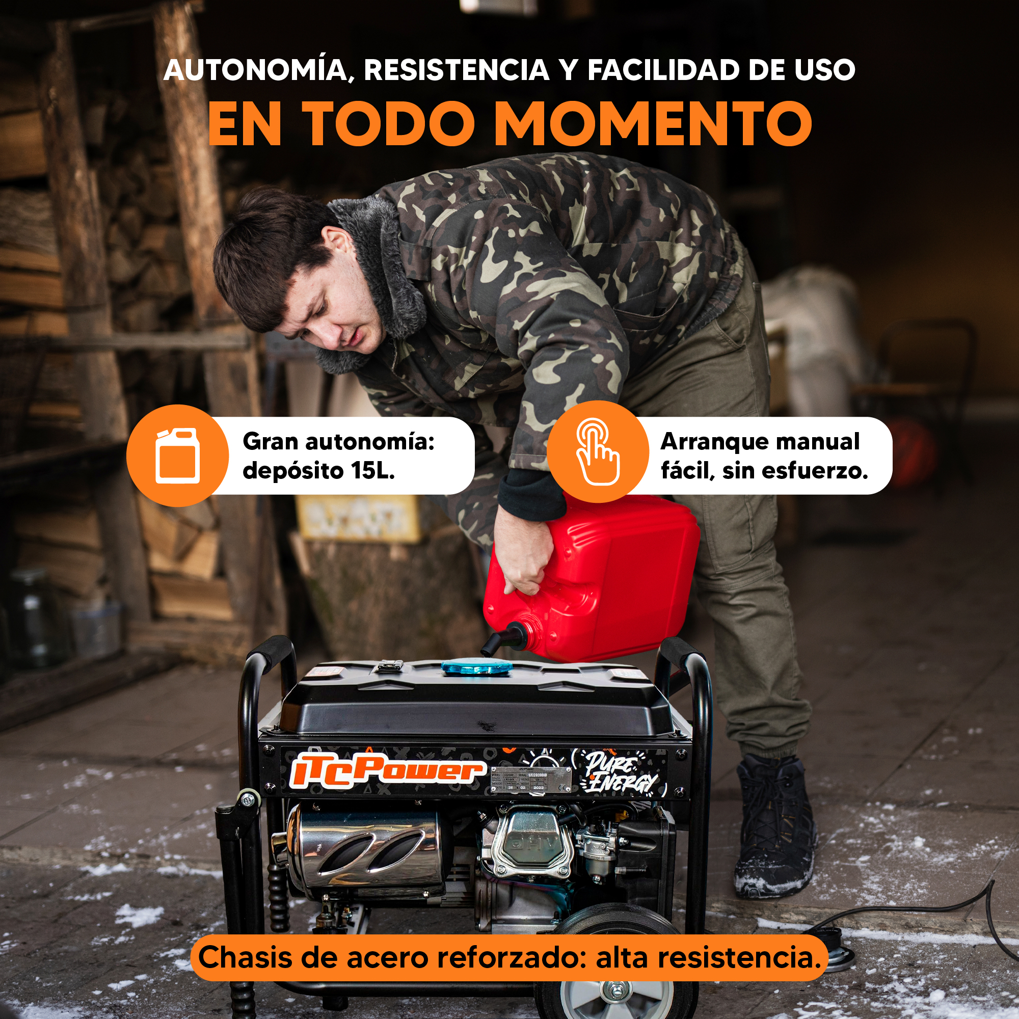 Un hombre con chaqueta camuflada vierte combustible en un generador. El generador es negro y el contenedor de combustible es rojo. El fondo es un cobertizo.