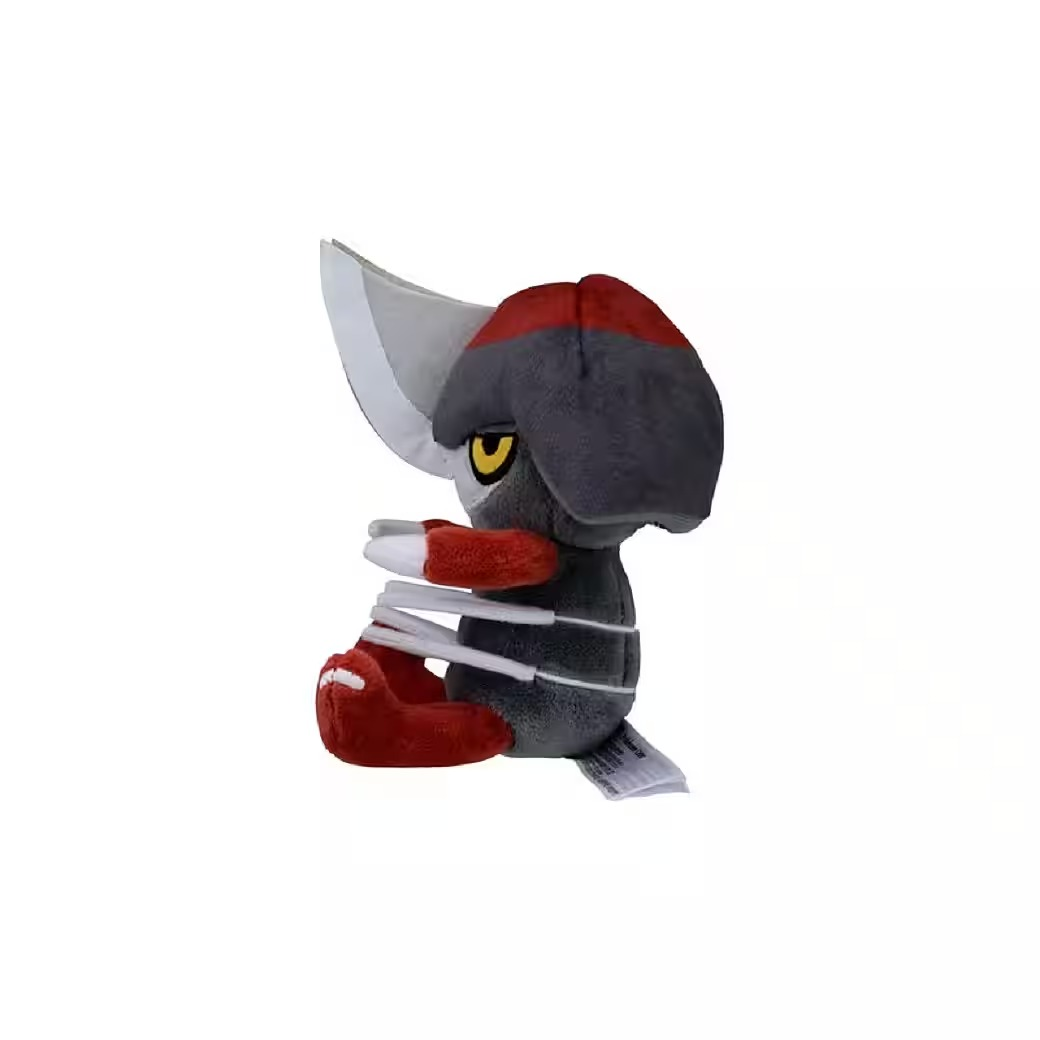 Ein Plüschtier eines Pokémon-Charakters. Es hat einen grauen Körper, rote Akzente, einen großen Klingen-Kopf und gelbe Augen, vor weißem Hintergrund.