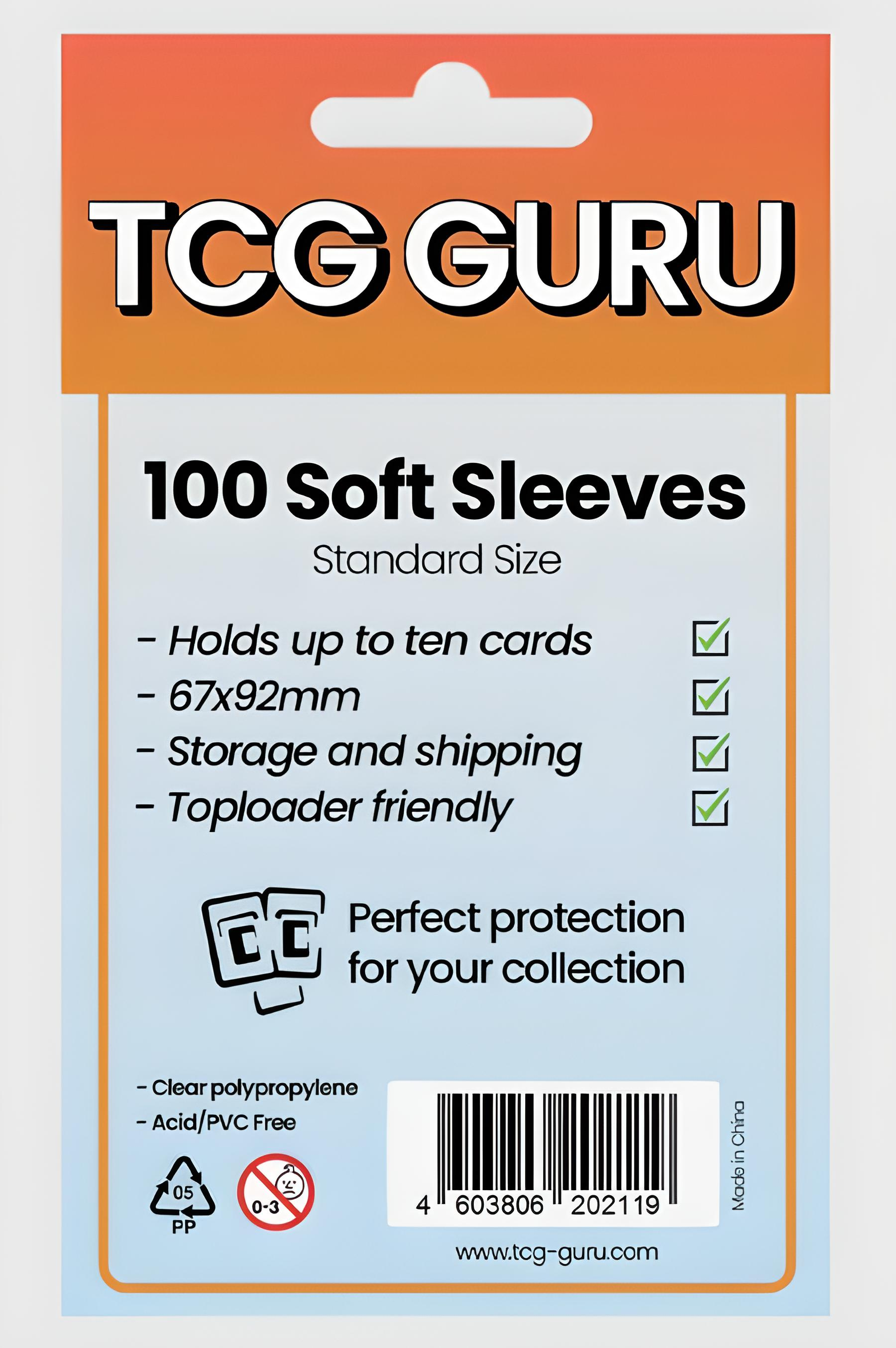 Eine Produktverpackung für 100 weiche Kartenhüllen. Sie enthält Text und einen Barcode. Die Marke ist TCG GURU.