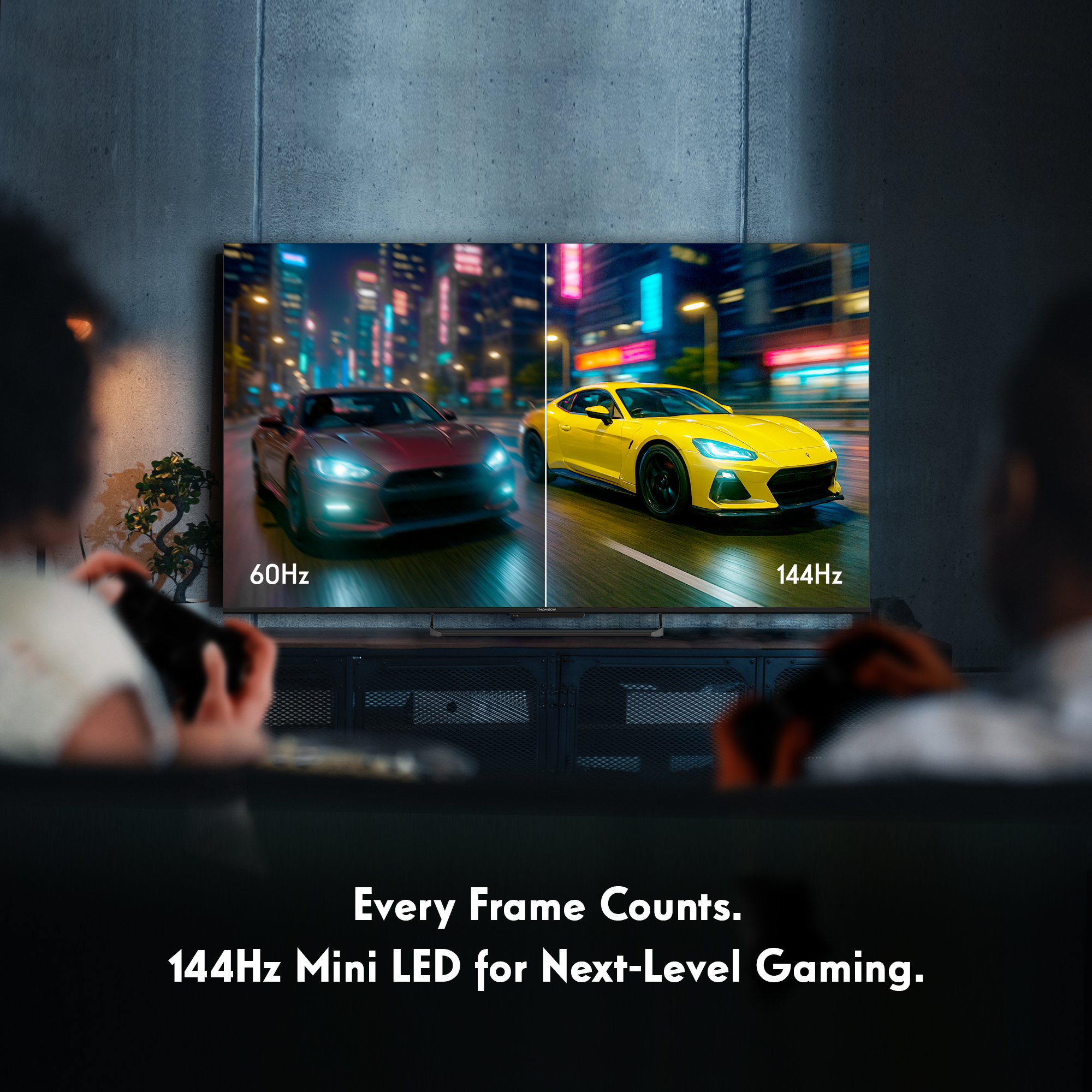 Ein Fernseher zeigt zwei Autos, die nachts rennen. Ein Bild bei 60 Hz ist verschwommen; das andere bei 144 Hz ist klar. Text: Jedes Bild zählt.