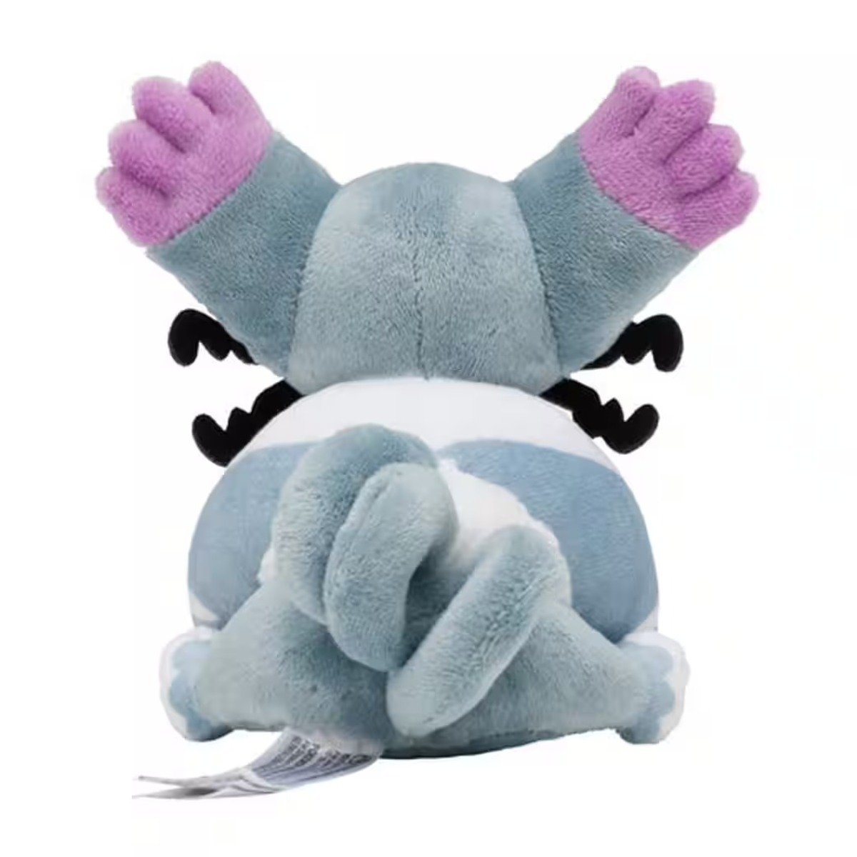 Ein Stofftier wird von hinten gezeigt. Es hat einen hellblauen Körper, weiße und blaue Streifen, schwarze Hörner und lila und blaue Arme und Hände.