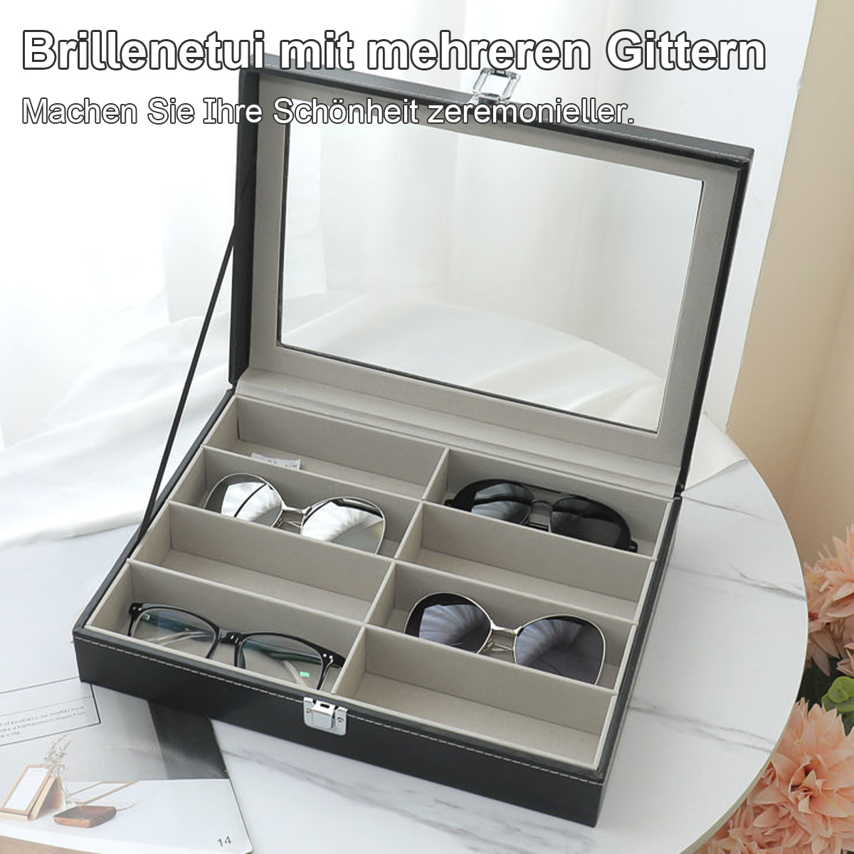Ein schwarzes Brillenetui mit mehreren Fächern, das Sonnenbrillen und Brillen enthält, auf einem weißen Tisch. Das Etui ist geöffnet.