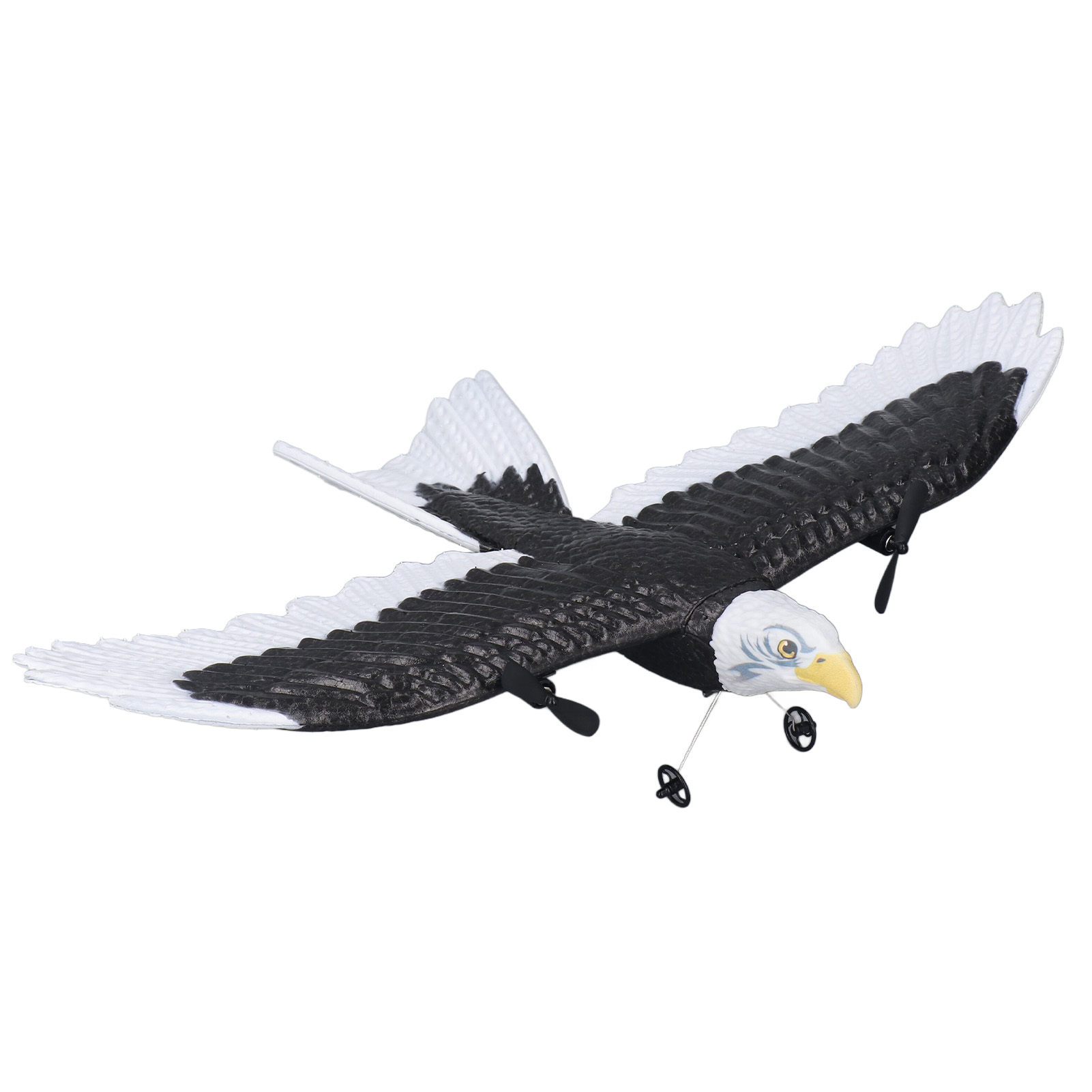 Ein Spielzeugadler mit schwarz-weißen Flügeln im Flug. Es hat einen gelben Schnabel und einen weißen Hintergrund.