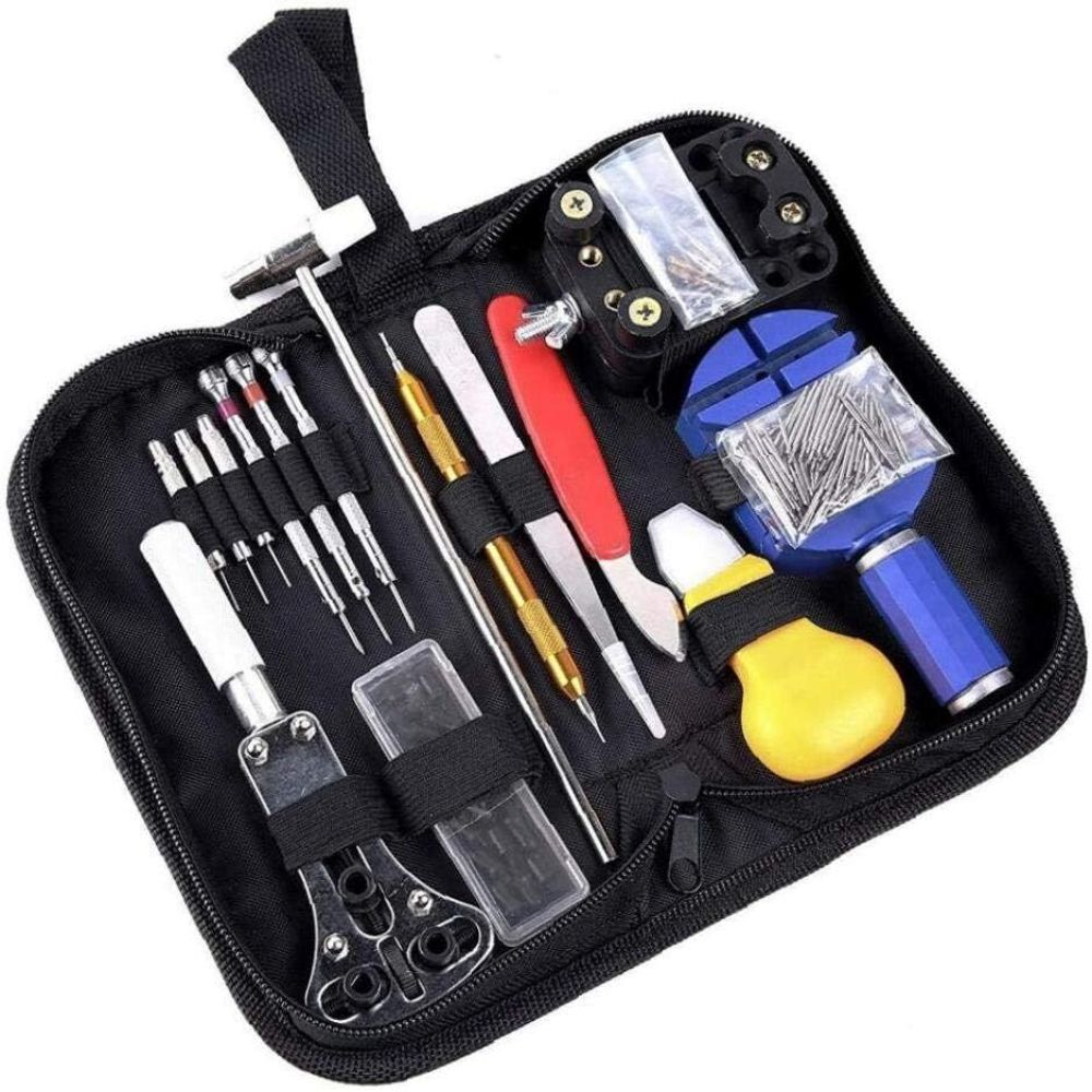 Ein schwarzes Etui mit Reißverschluss enthält Werkzeuge zur Uhrenreparatur. Enthält Schraubendreher, Pinzetten, ein Werkzeug zur Armbandeinstellung und andere kleine Gegenstände.
