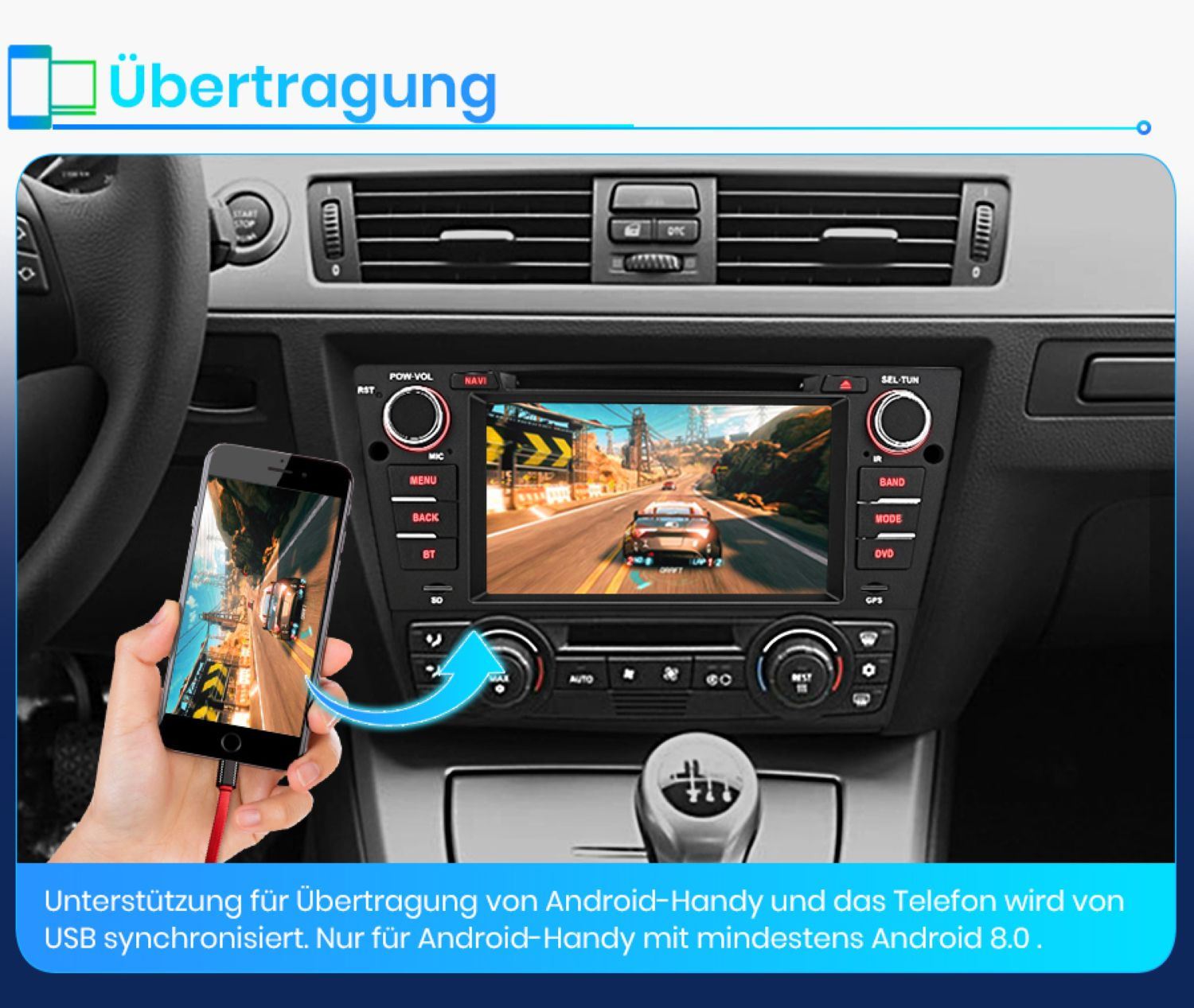 Autoinnenraum mit Handy, verbunden mit dem Display. Das Display zeigt ein Rennspiel. Eine Hand hält das Telefon.