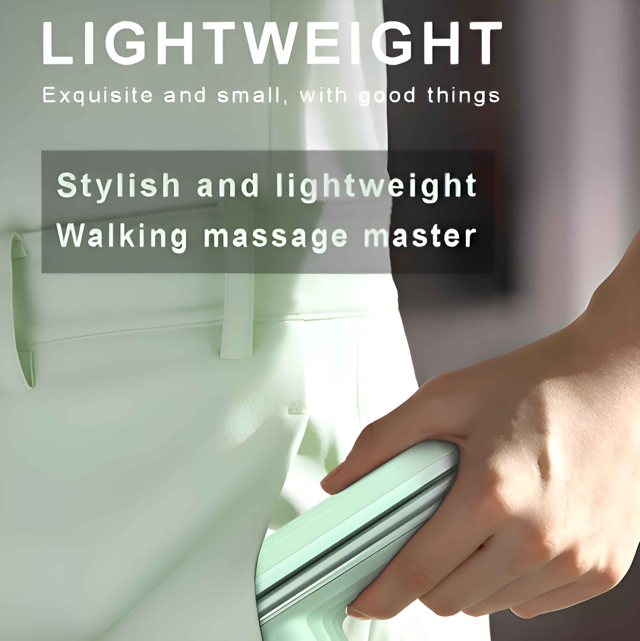 Eine Hand hält ein mintgrünes Massagegerät gegen eine weiße Hose. Text: 'LIGHTWEIGHT' und 'Walking Massage Master'.