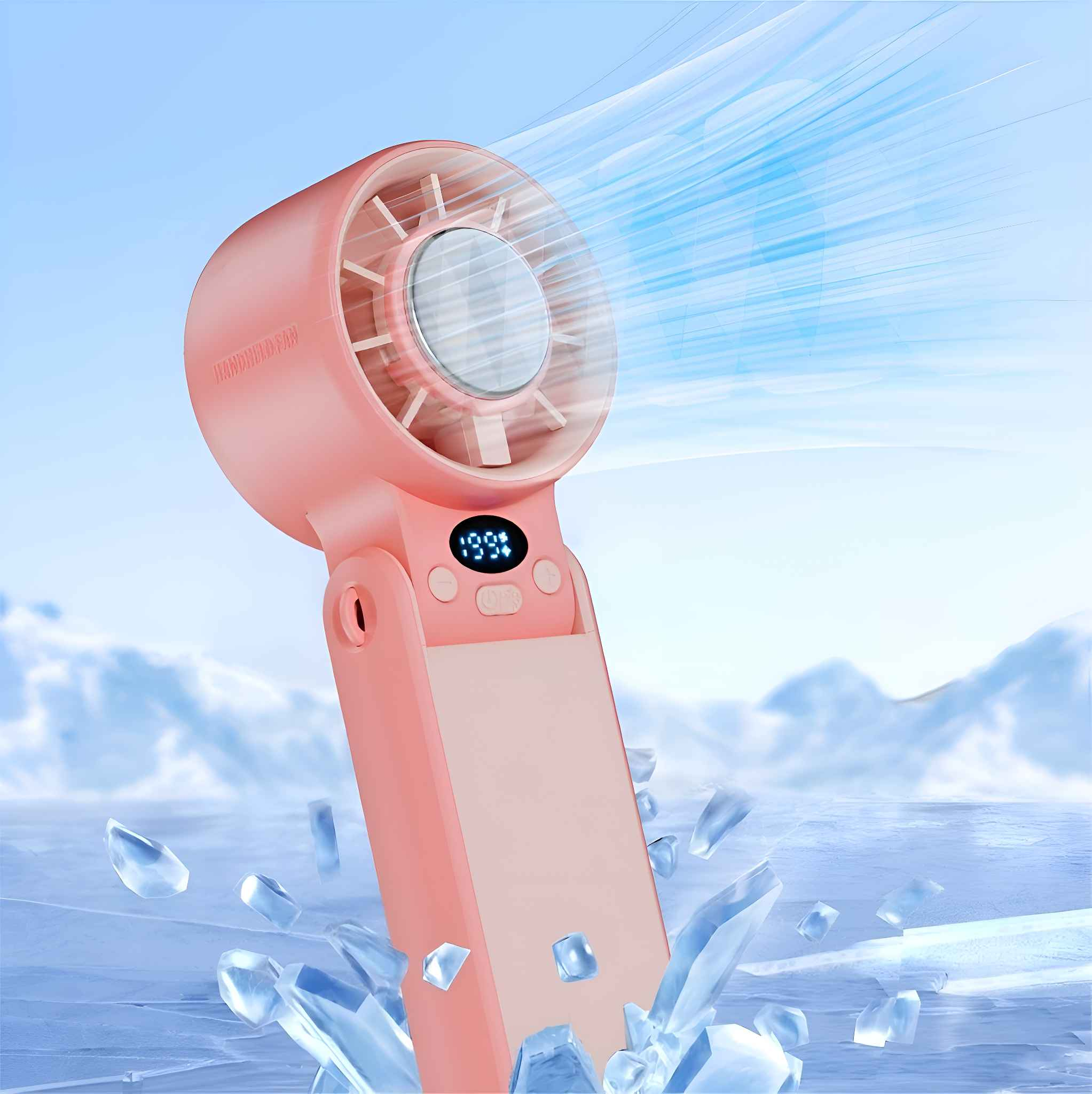 Rosa Handventilator mit Digitalanzeige, blauem Luftstrom und Eissplittern vor hellblau-weißem Hintergrund.