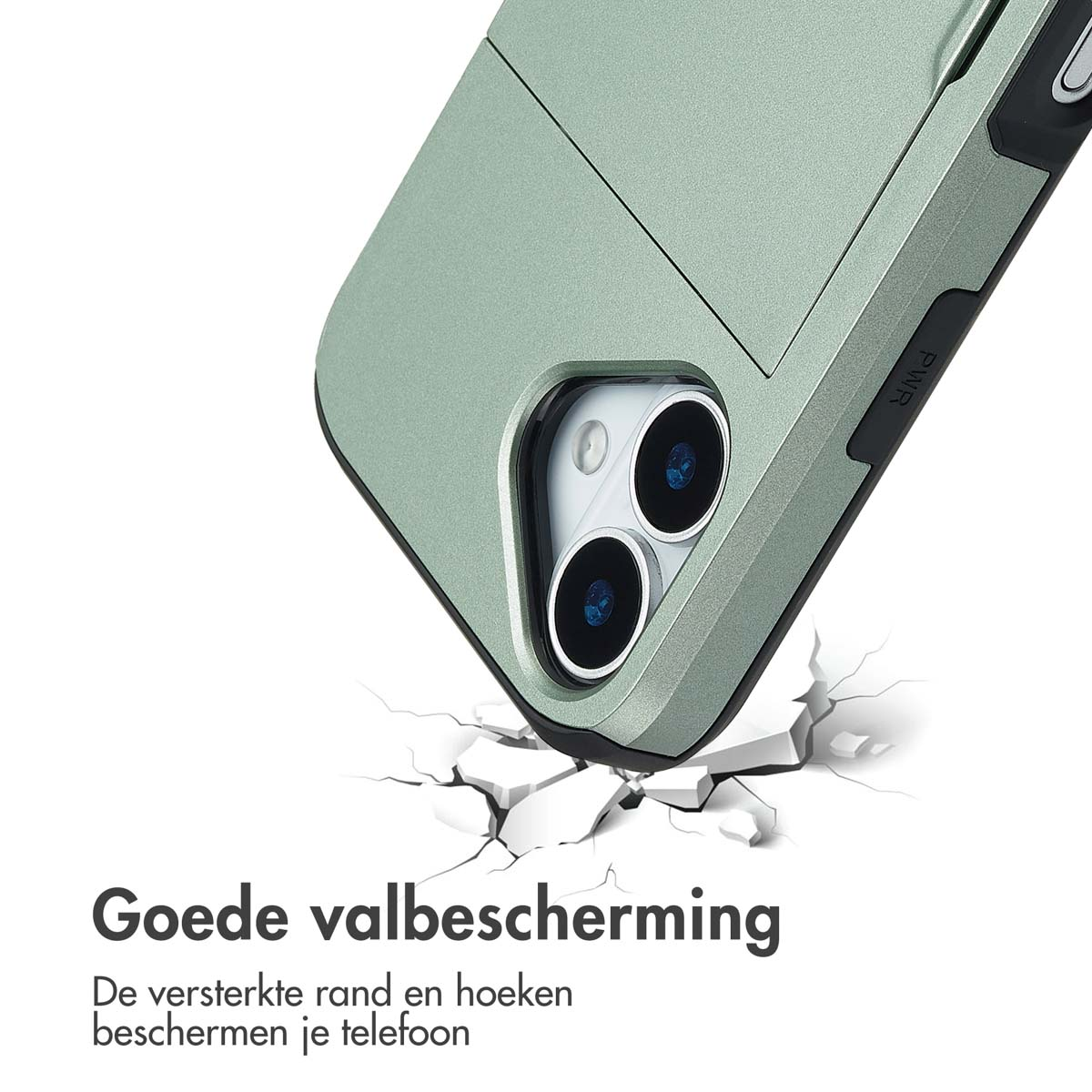 Een telefoonhoes valt en breekt een oppervlak. De hoes is groen, met zichtbare cameralenzen. Tekst zegt 'Goede valbescherming'.