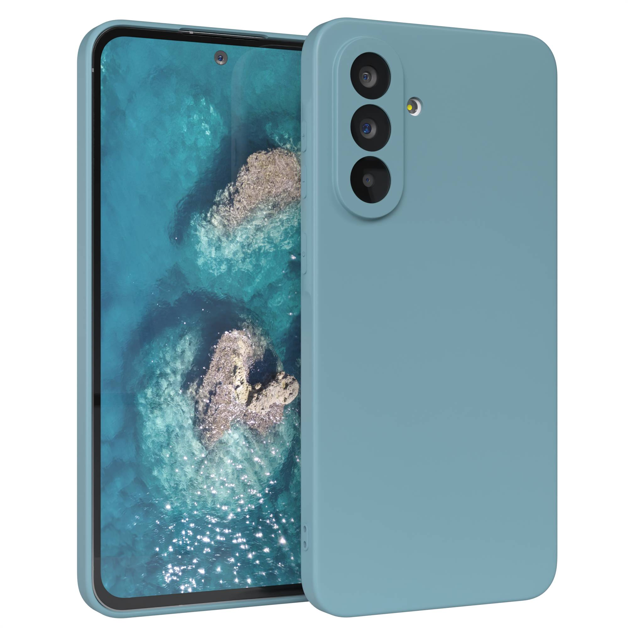 Ein blaugrünes Telefon mit einem Meeresbild auf dem Bildschirm hat eine blaugrüne Hülle. Das Gehäuse hat drei Kameras. Der Hintergrund ist weiß.