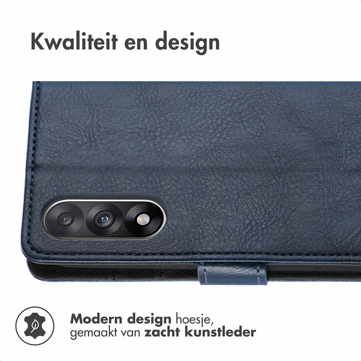 Un étui de téléphone en cuir bleu avec le texte 'Kwaliteit en design'. L'étui a une découpe pour l'appareil photo et le texte 'Modern design hoesje'.