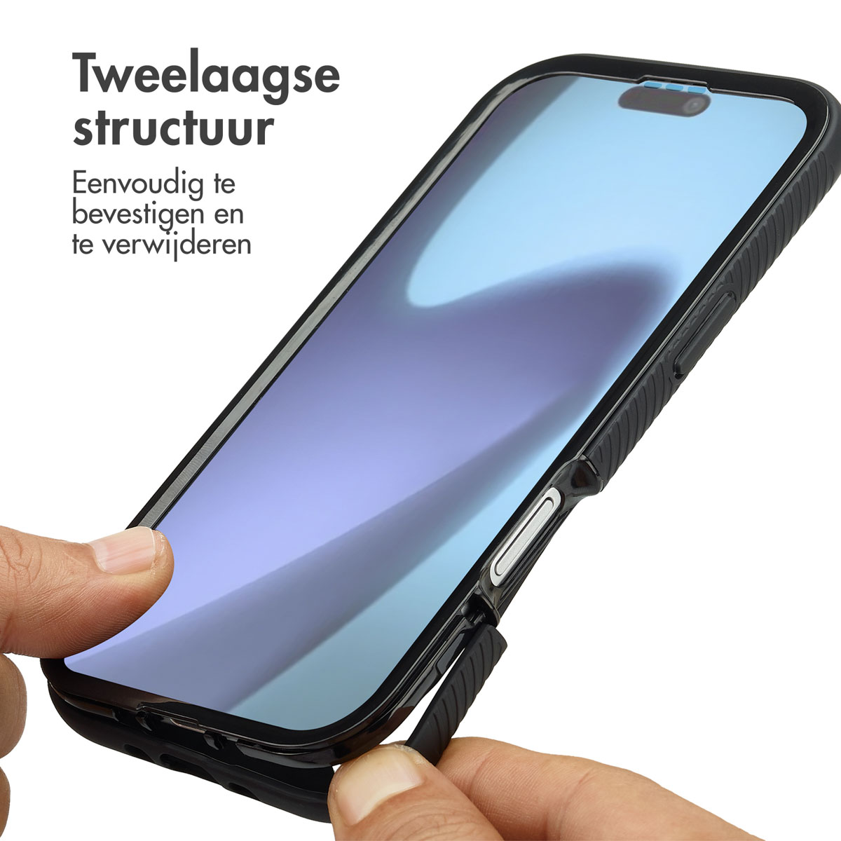 Una mano tiene una custodia nera per telefono. Lo schermo è visibile. Testo in alto a sinistra: 'Struttura a due strati'.