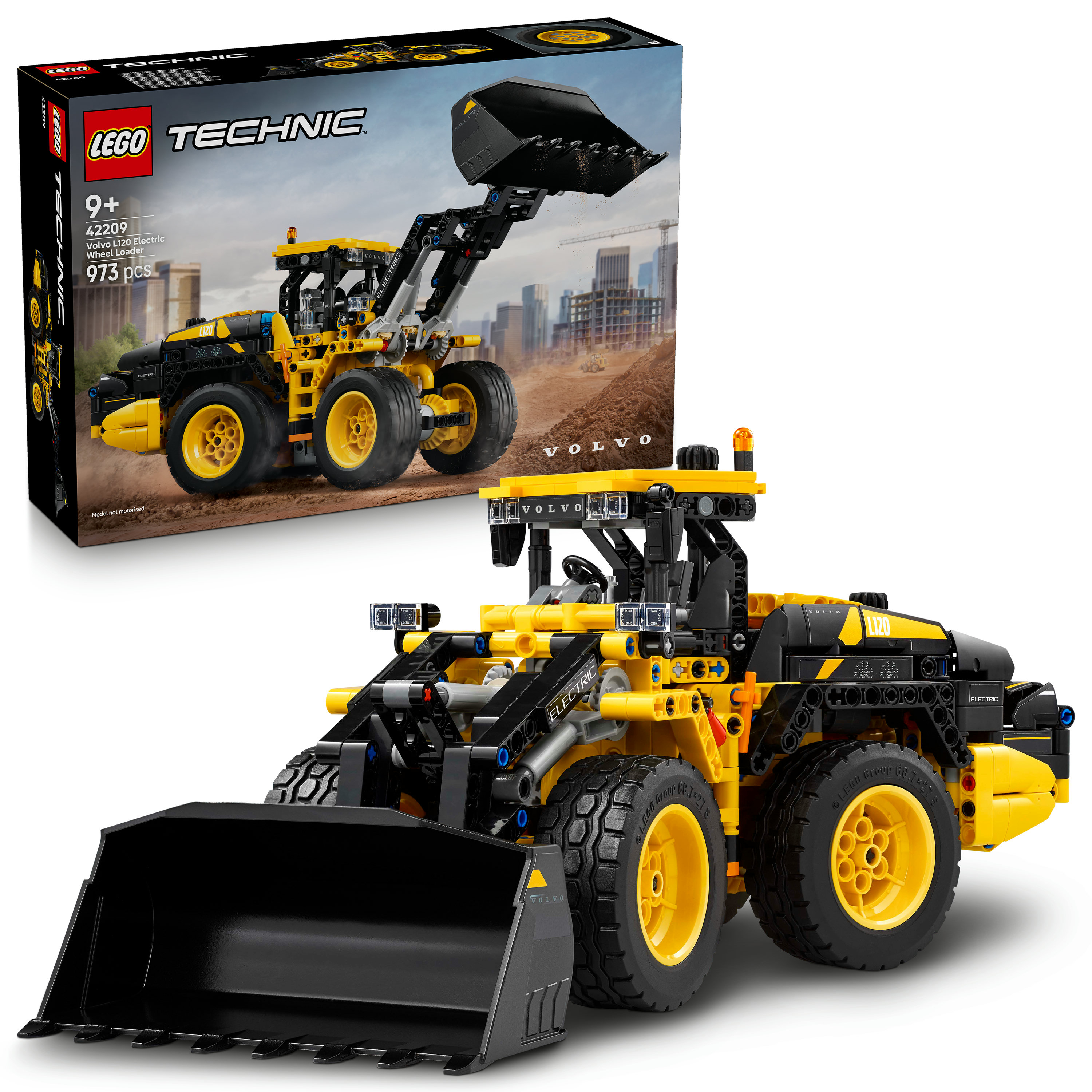 Ładowarka kołowa elektryczna LEGO Technic Volvo L120. Jest żółto-czarny, z dużymi kołami i czarną łyżką.