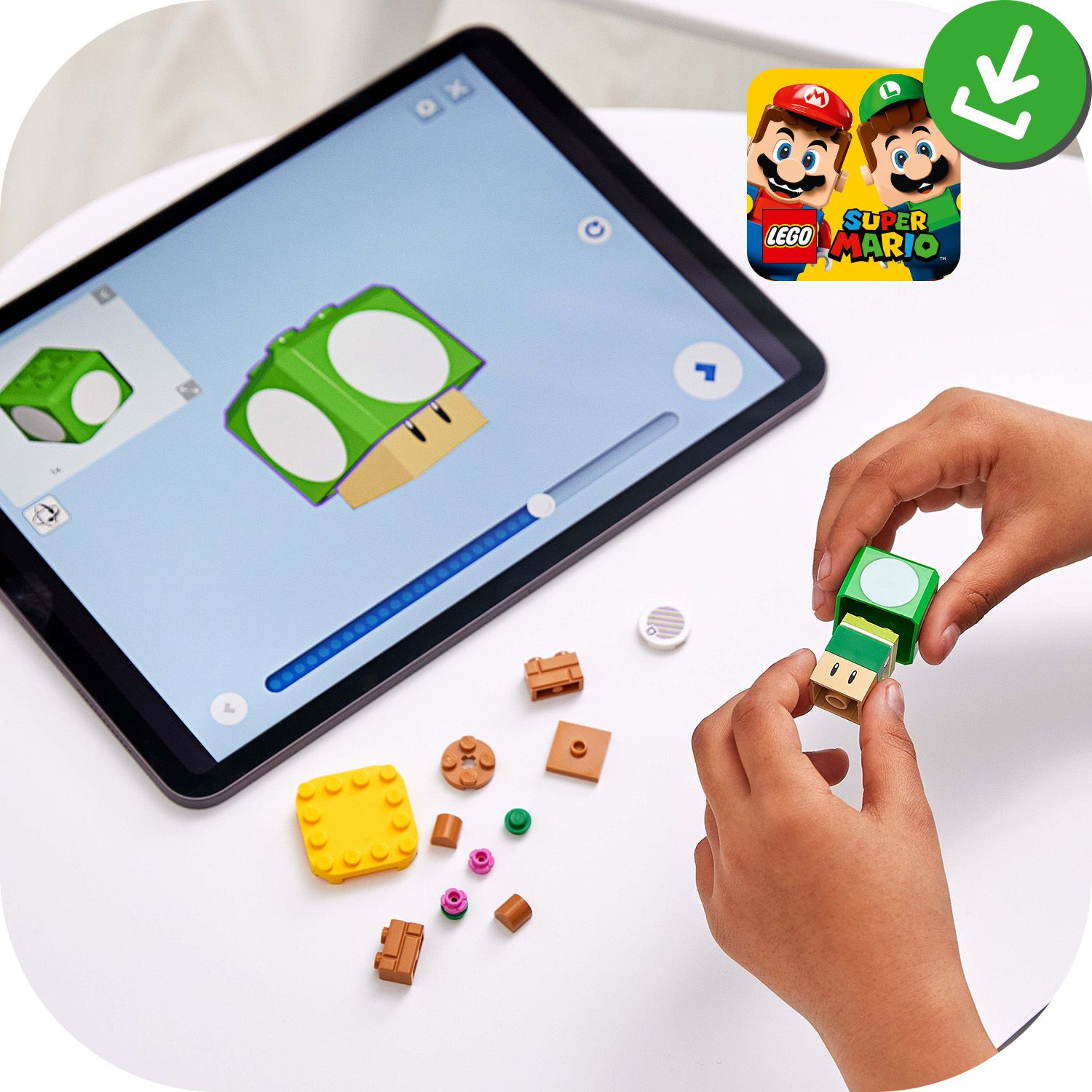Eller Lego mantarını birleştiriyor. Tablet talimatları gösteriyor. Lego parçaları ve Super Mario uygulama simgesi görünür.