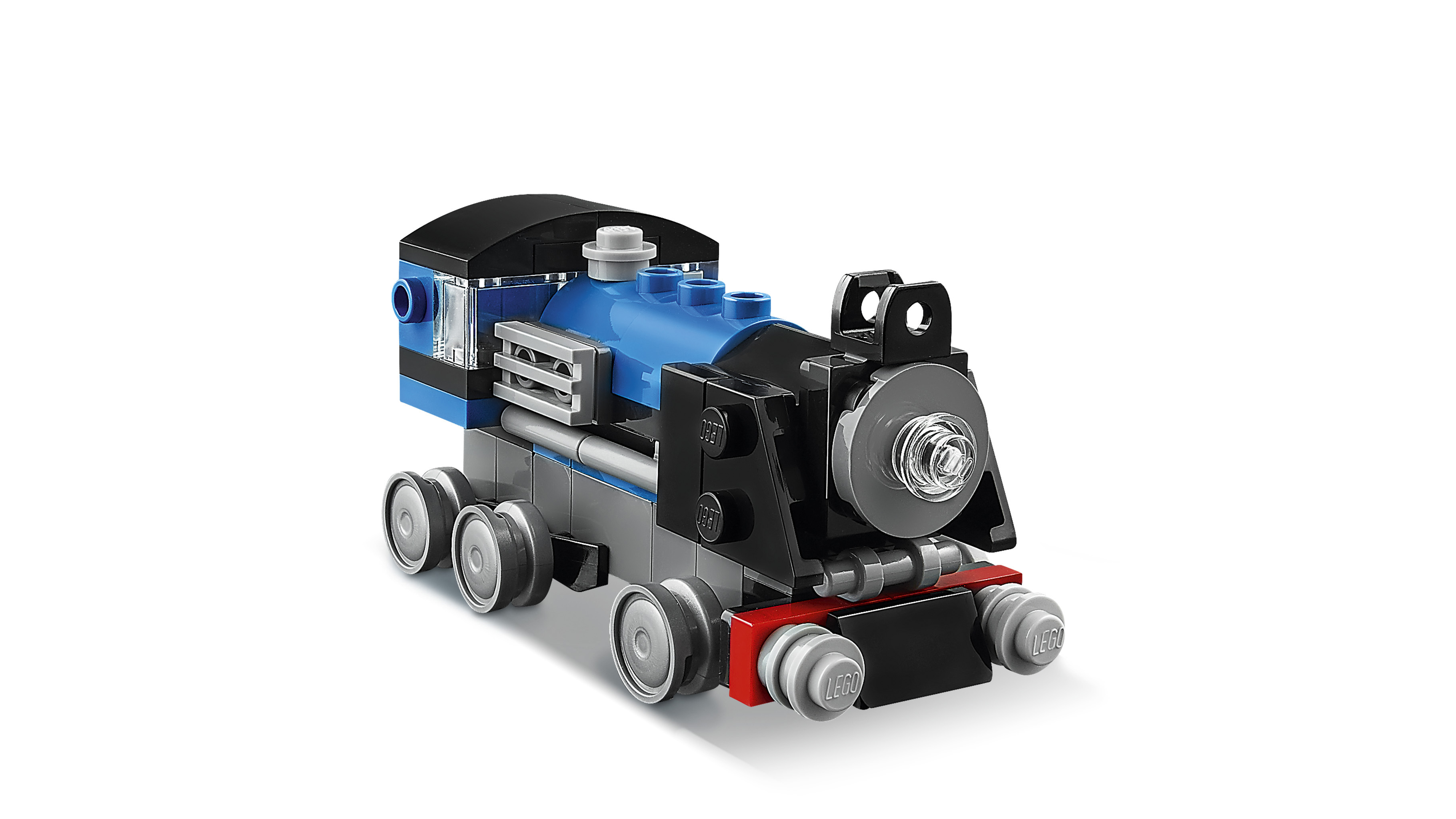 Un modello di treno Lego. Ha un corpo nero e blu, un camino grigio e ruote grigie. Lo sfondo è bianco.