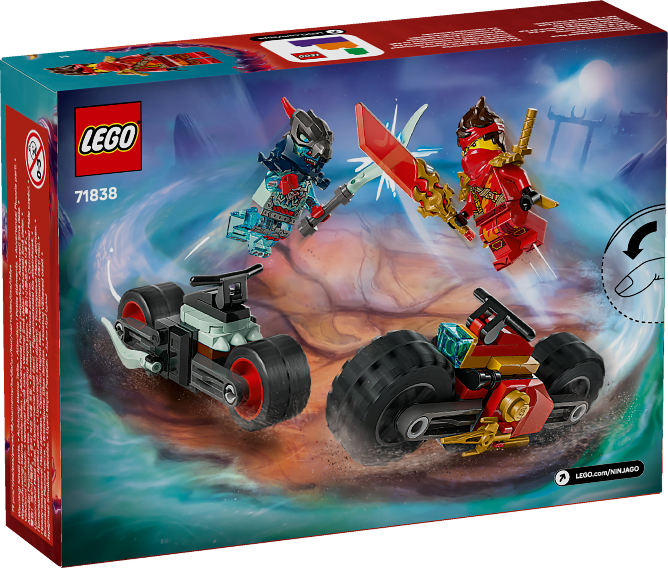 Pudełko Lego. Dwie minifigurki na motocyklach walczą. Motyw Ninjago. Dominują kolory niebieski, czerwony i czarny. Scena zawiera akcję.
