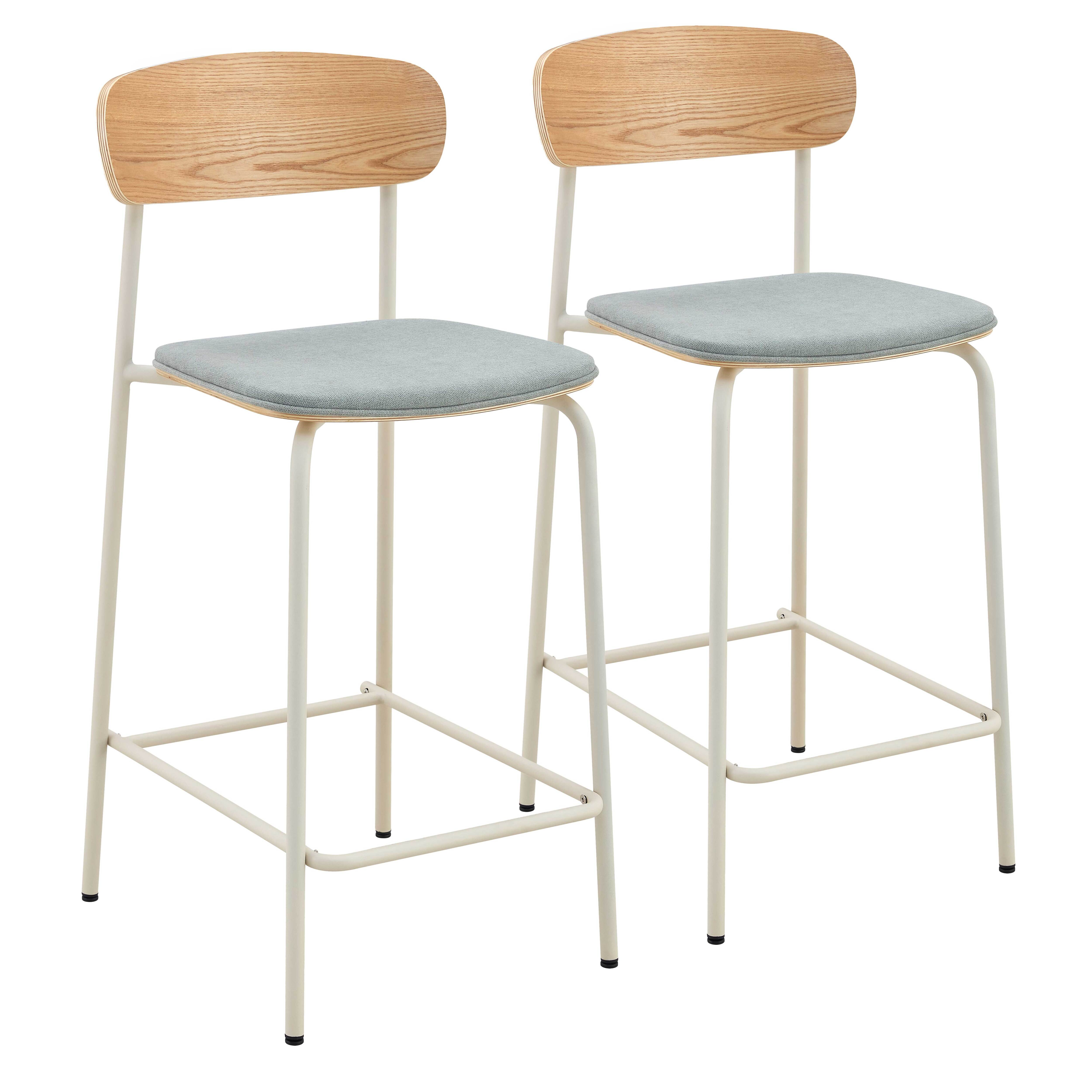 Zwei Barhocker mit hellen Holzrücken und grauen Sitzen. Die Rahmen sind weiß.