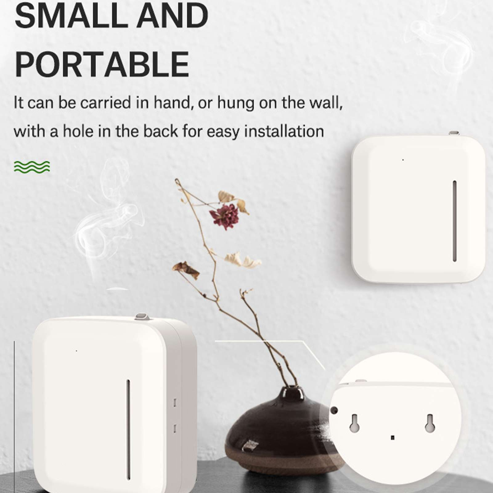 Weiße, quadratische Lufterfrischer und Text: 'SMALL AND PORTABLE'. Einer hat ein Loch zum Aufhängen. Eine Vase mit einem Zweig steht in der Mitte.