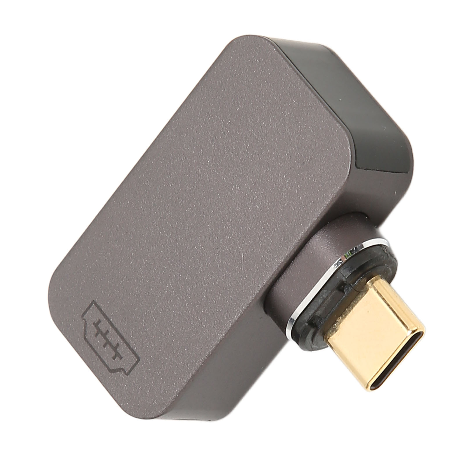 Ein grauer, abgewinkelter USB-C-Adapter mit schwarzer Oberseite und goldfarbenem USB-C-Anschluss, vor weißem Hintergrund.