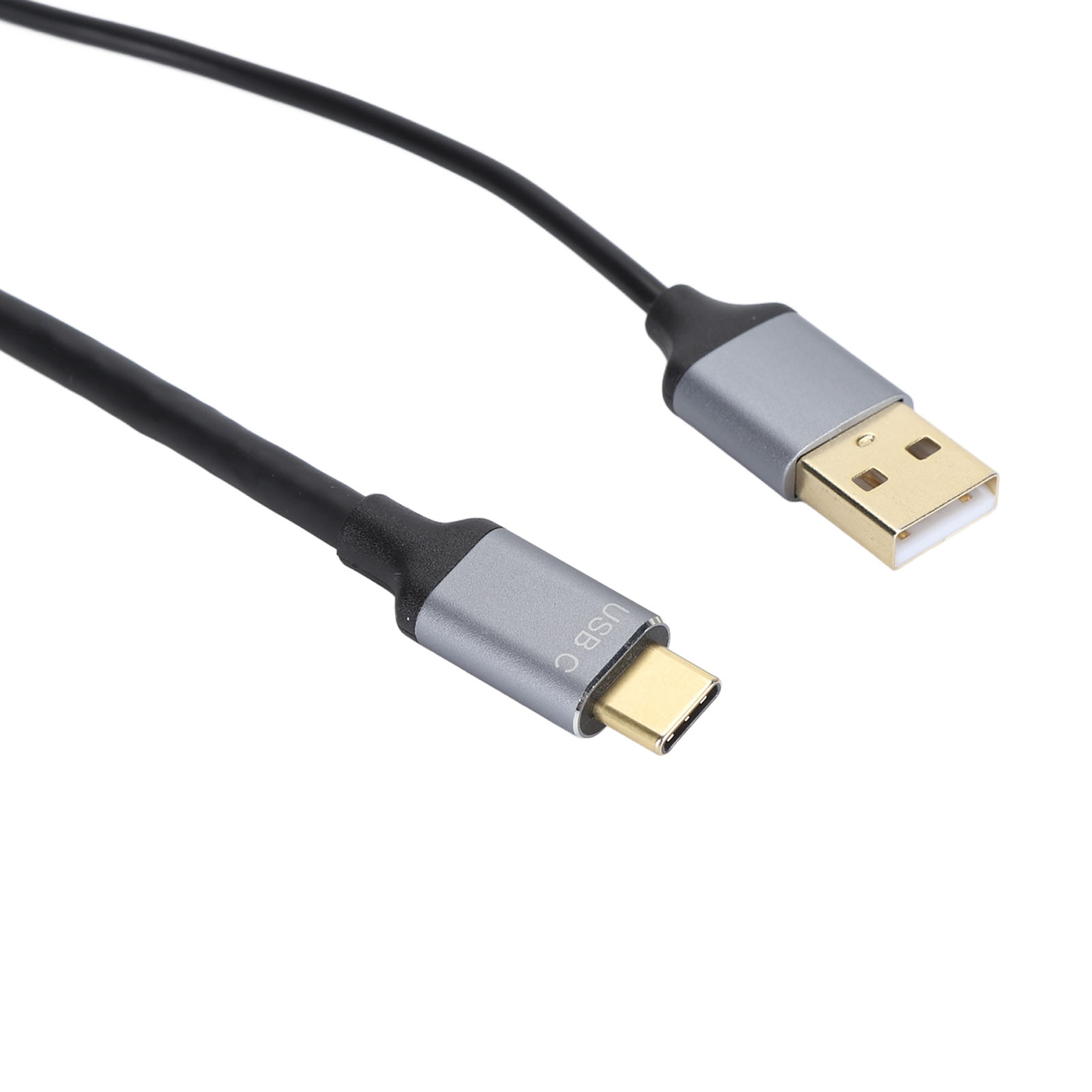 Ein schwarzes USB-Kabel mit zwei Anschlüssen: USB-C und USB. Die Anschlüsse sind silber- und goldfarben. Weißer Hintergrund.