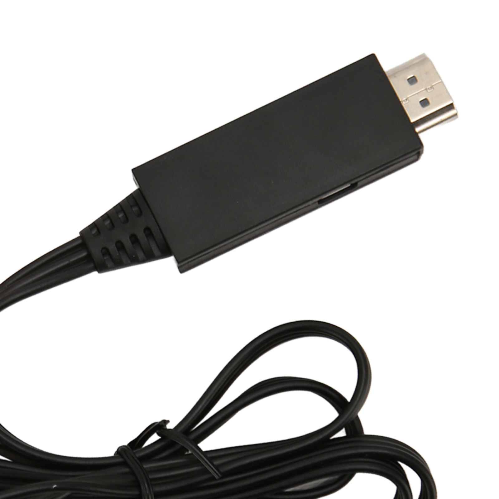 Schwarzes HDMI-Kabel mit Stecker und einem schwarzen rechteckigen Adapter auf weißem Hintergrund.